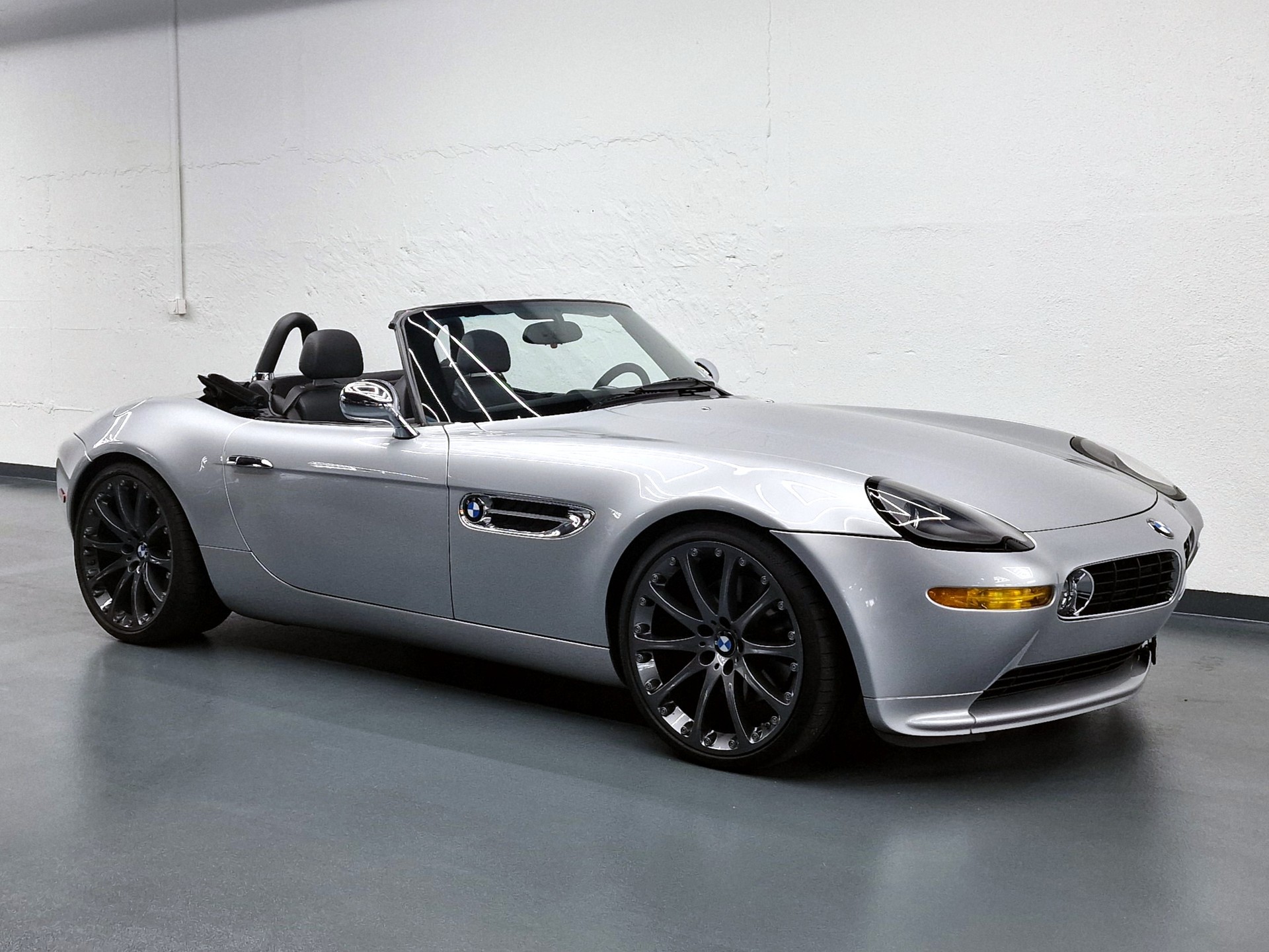 BMW Z8 Roadster-showroom-element-1