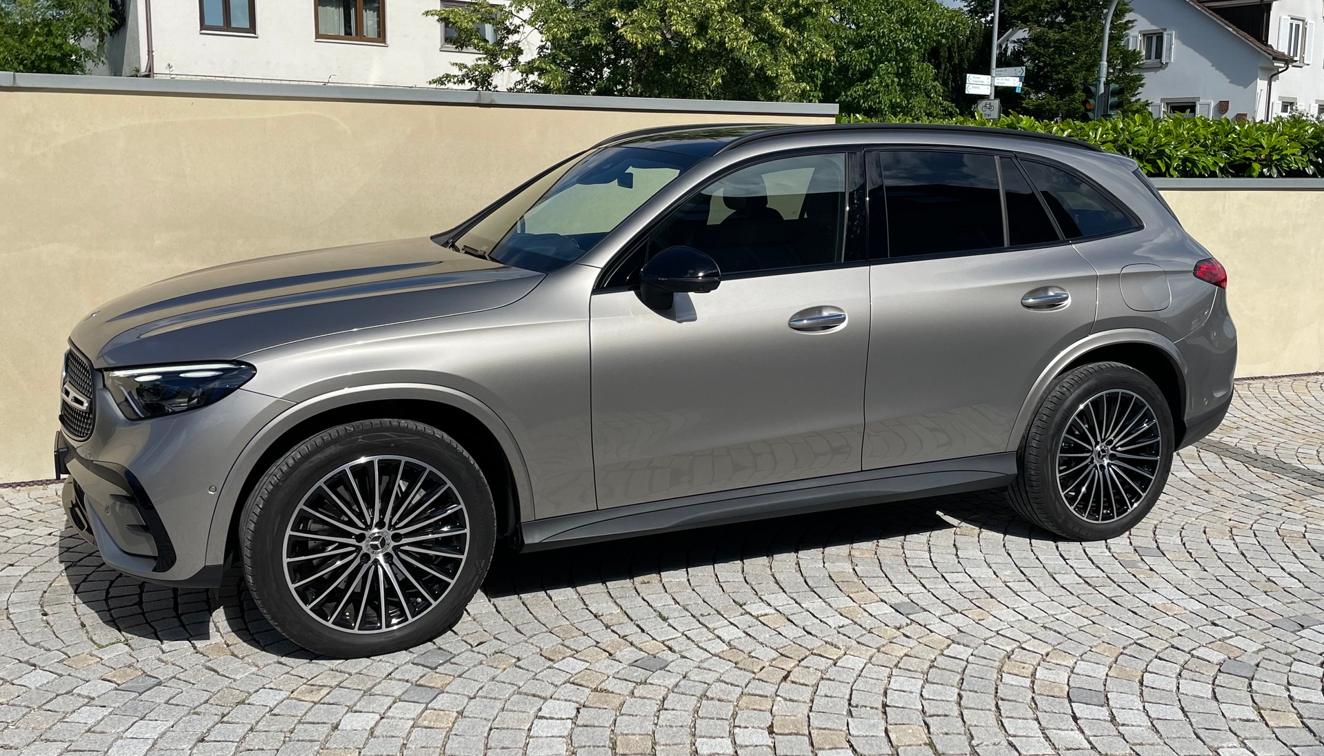 MERCEDES-BENZ GLC 400 e 4Matic Plugin Hybrid Benzin/Elektro-image-2