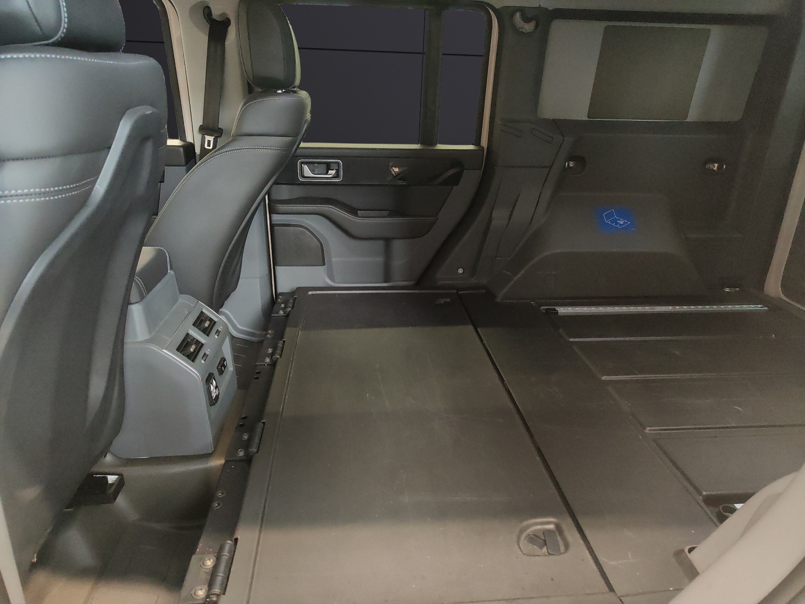 INEOS Grenadier 3.0 Utility Wagon 2-Sitz-image-10