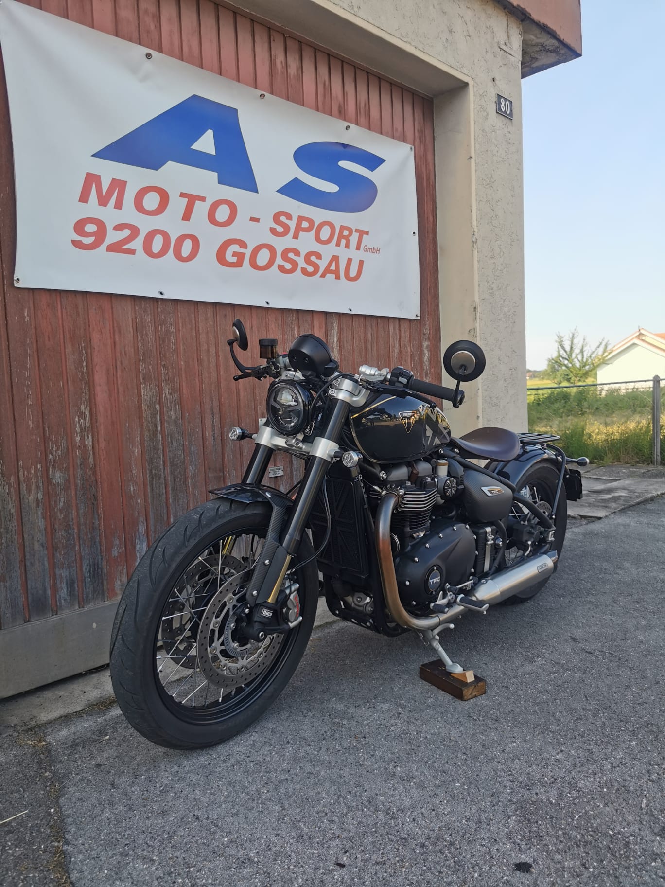 TRIUMPH Bonneville 1200 Bobber-image-4