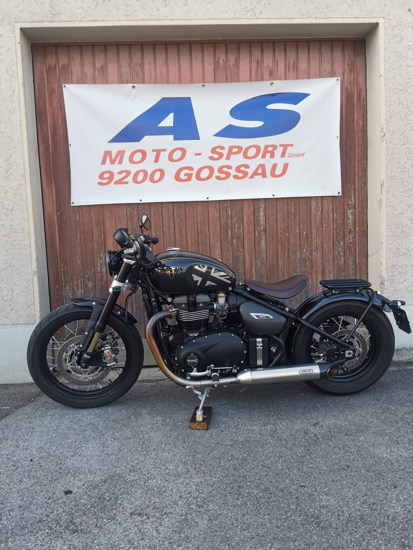 TRIUMPH Bonneville 1200 Bobber-image-3