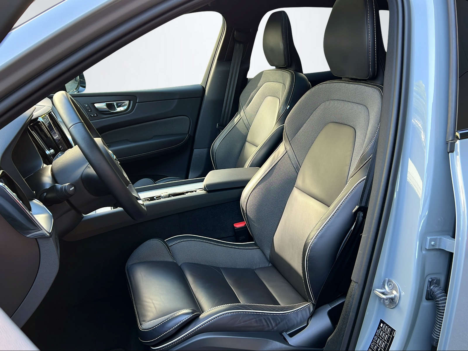 VOLVO XC60 2.0 T8 TE Plus Dark eAWD-image-14