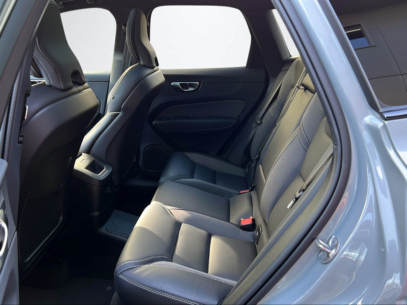 VOLVO XC60 2.0 T8 TE Plus Dark eAWD-image-10
