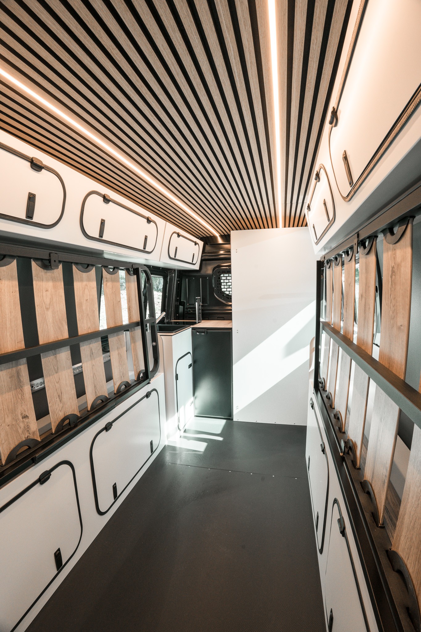 VW Crafter 35 2.0 BiTDI L3 4Motion A-image-4