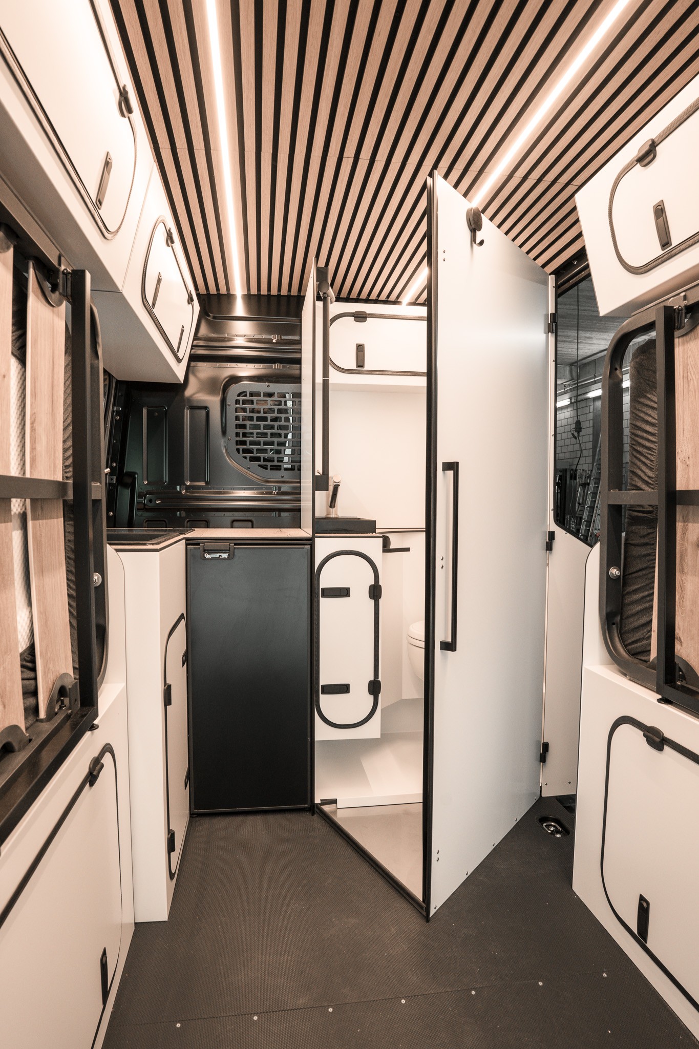 VW Crafter 35 2.0 BiTDI L3 4Motion A-image-5