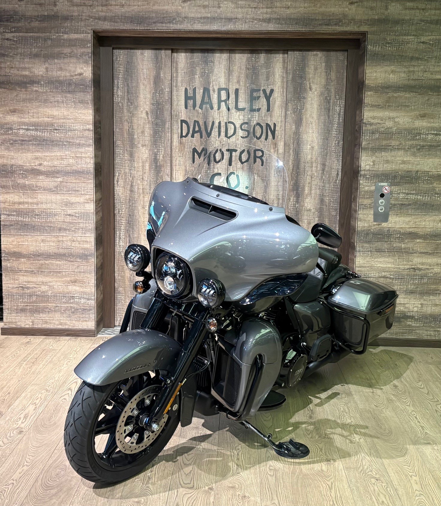 HARLEY-DAVIDSON FLHTK Electra Glide Ultra Limited 114-showroom-element-2