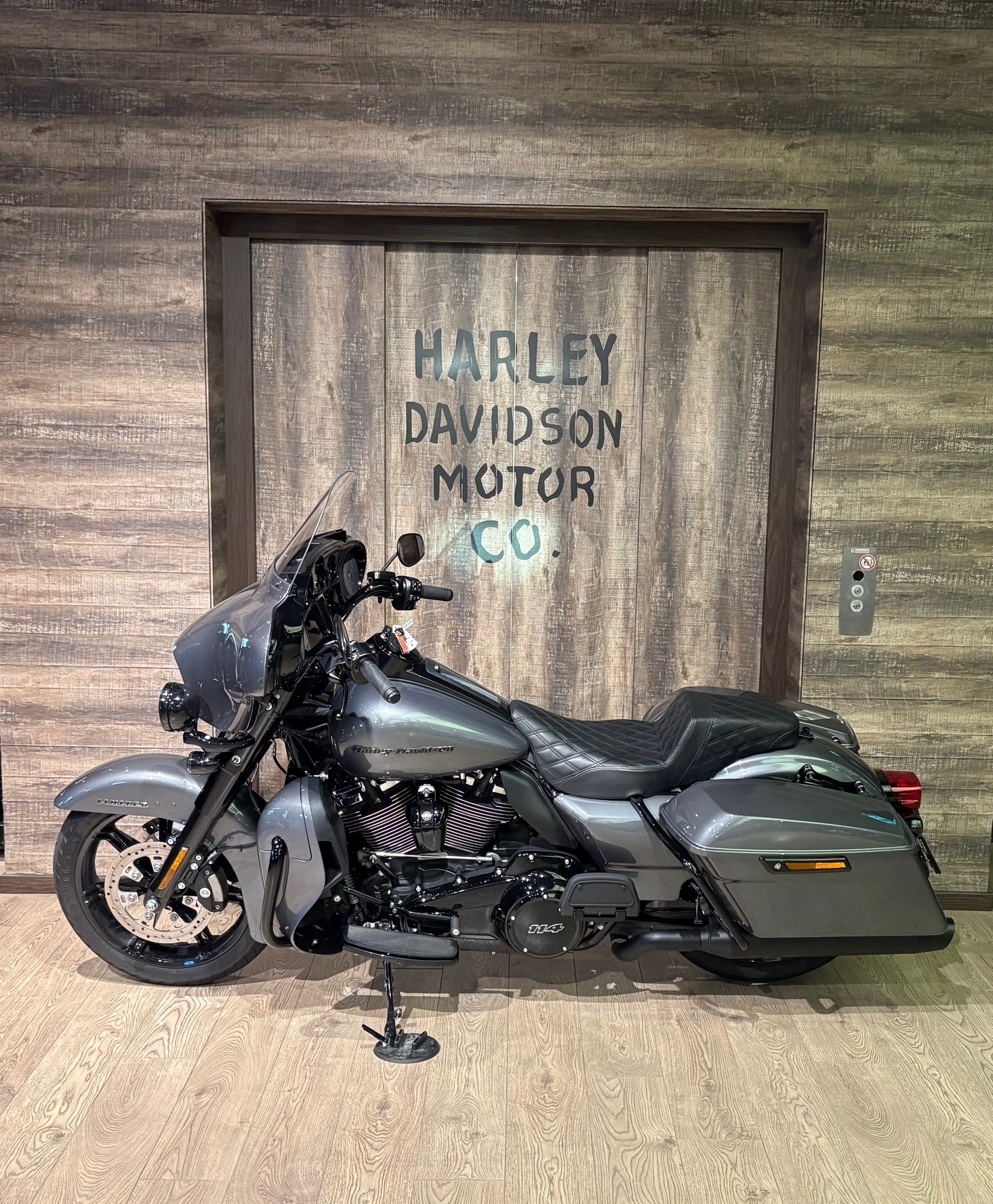 HARLEY-DAVIDSON FLHTK Electra Glide Ultra Limited 114-showroom-element-3