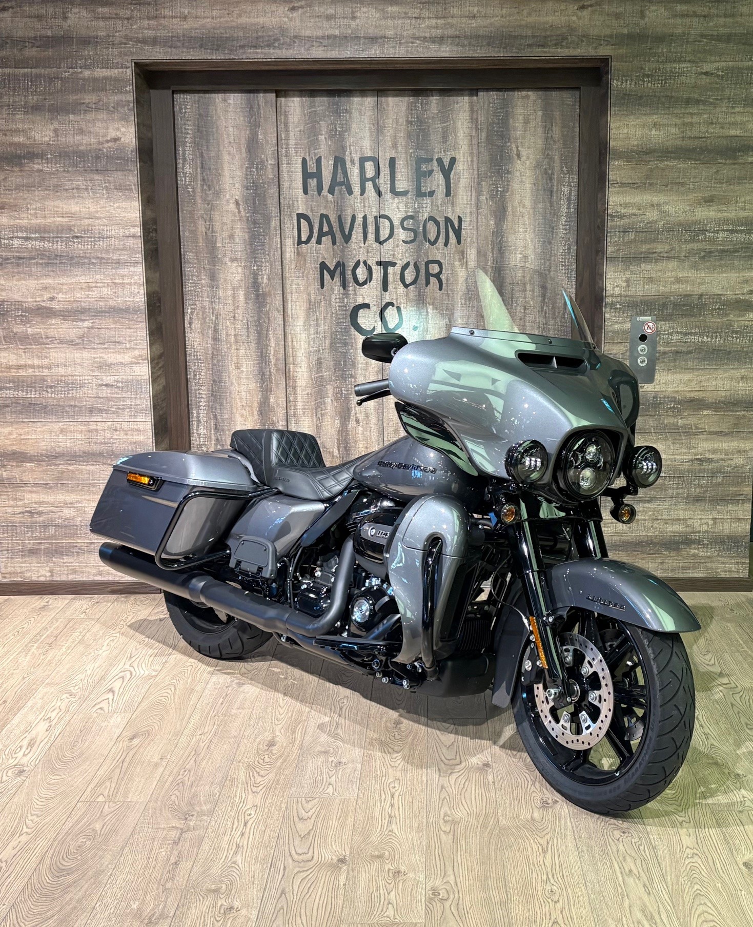 HARLEY-DAVIDSON FLHTK Electra Glide Ultra Limited 114-showroom-element-1