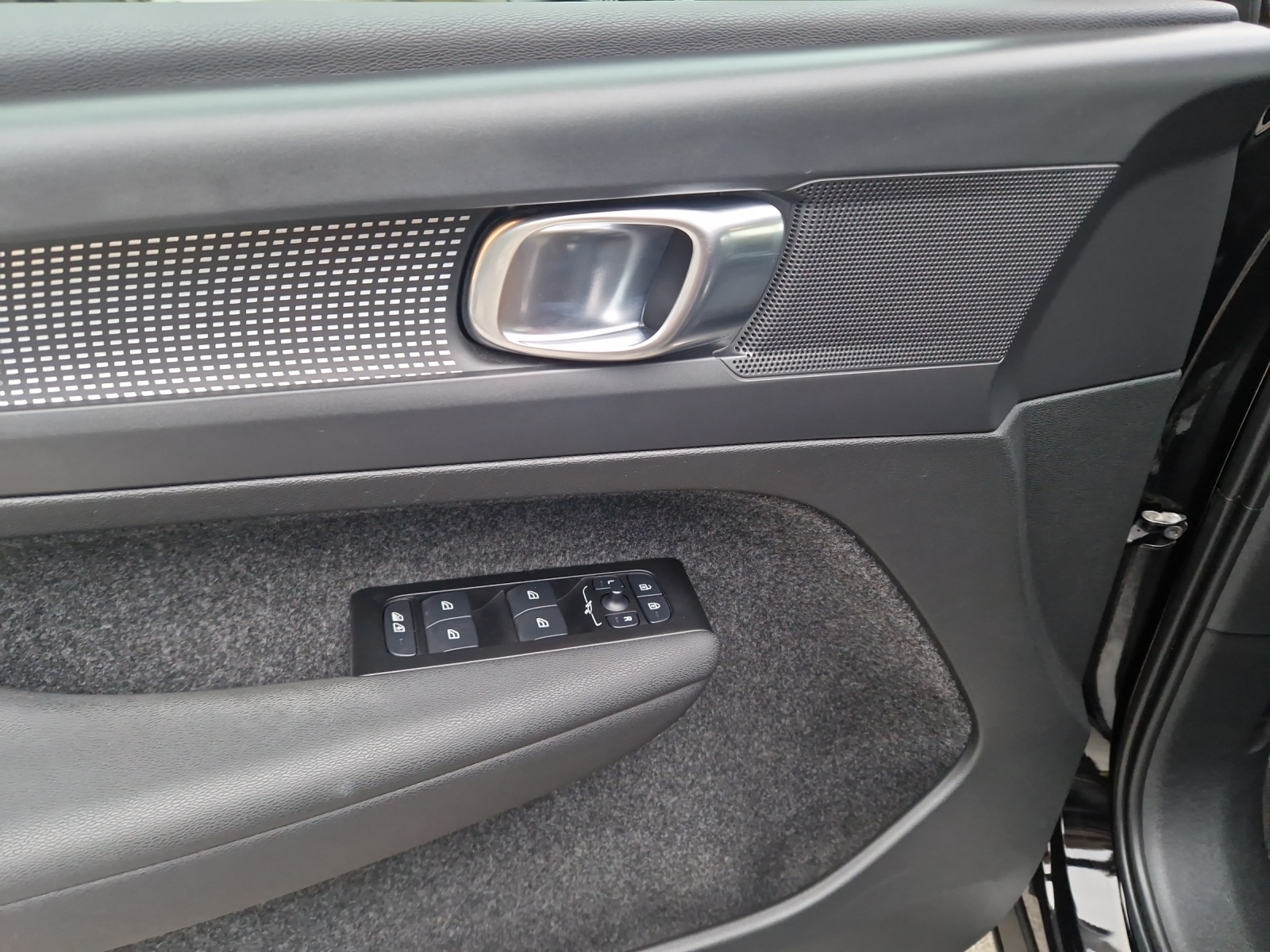 VOLVO XC40 P6 Core-image-10