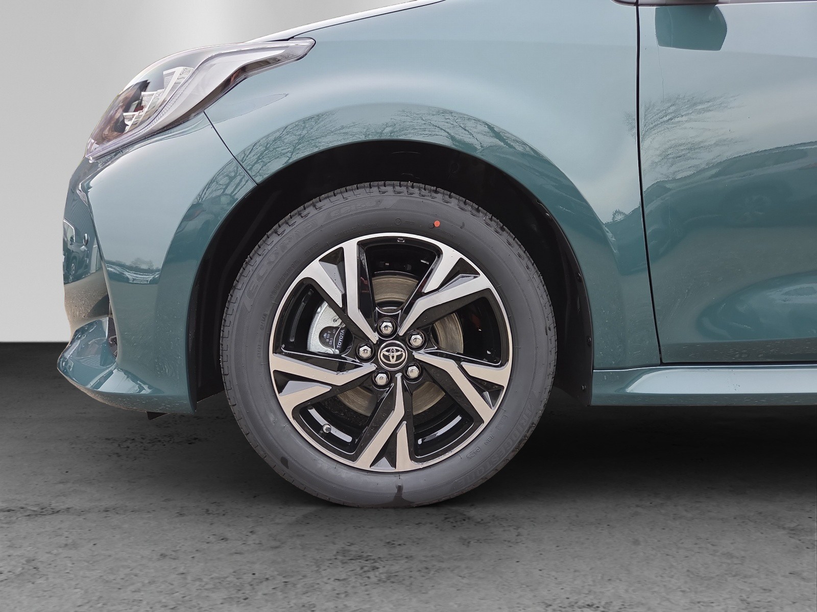 TOYOTA Yaris 1.5 Trend e-CVT-image-8