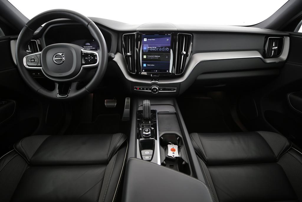 VOLVO XC60 2.0 T6 TE R-Design eAWD-image-4
