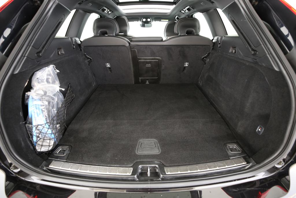 VOLVO XC60 2.0 T6 TE R-Design eAWD-image-9