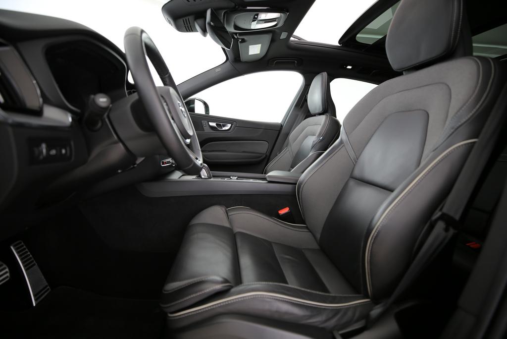 VOLVO XC60 2.0 T6 TE R-Design eAWD-image-2