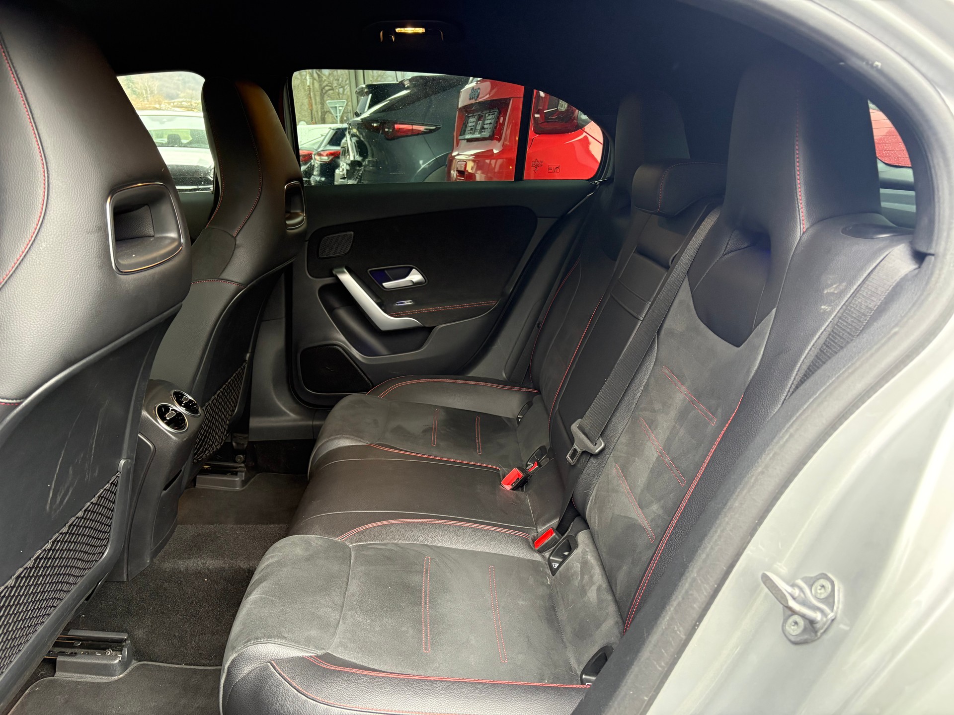 MERCEDES-BENZ A 220 AMG Line 7G-DCT 4Matic-image-11