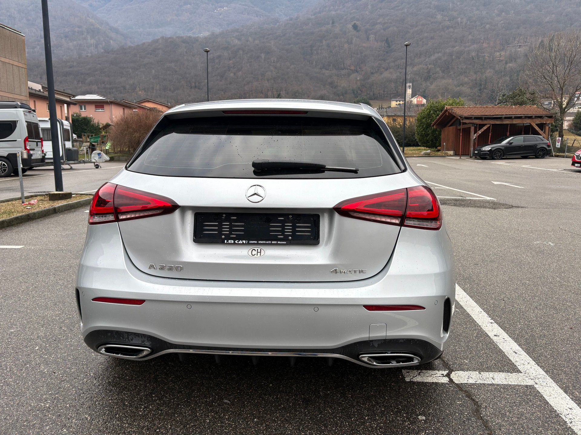 MERCEDES-BENZ A 220 AMG Line 7G-DCT 4Matic-image-3