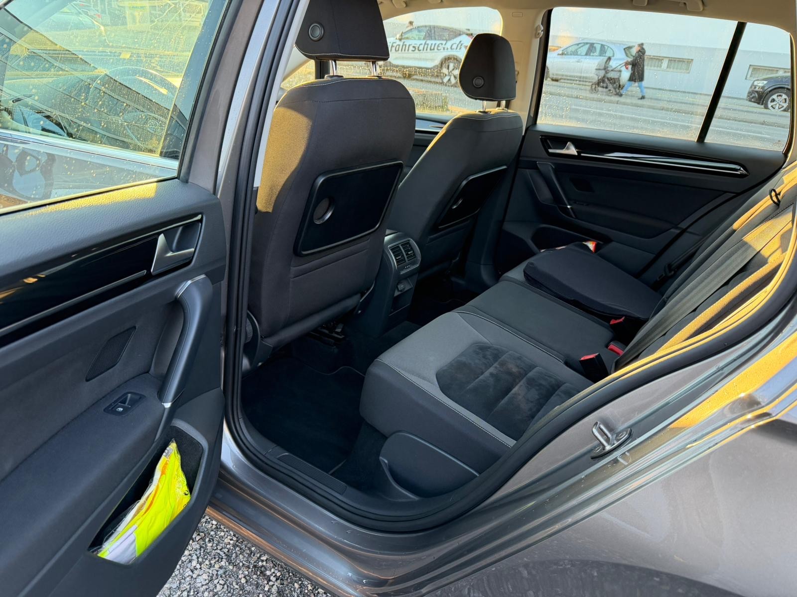 VW Golf Sportsvan 1.4 TSI Highline DSG-image-13