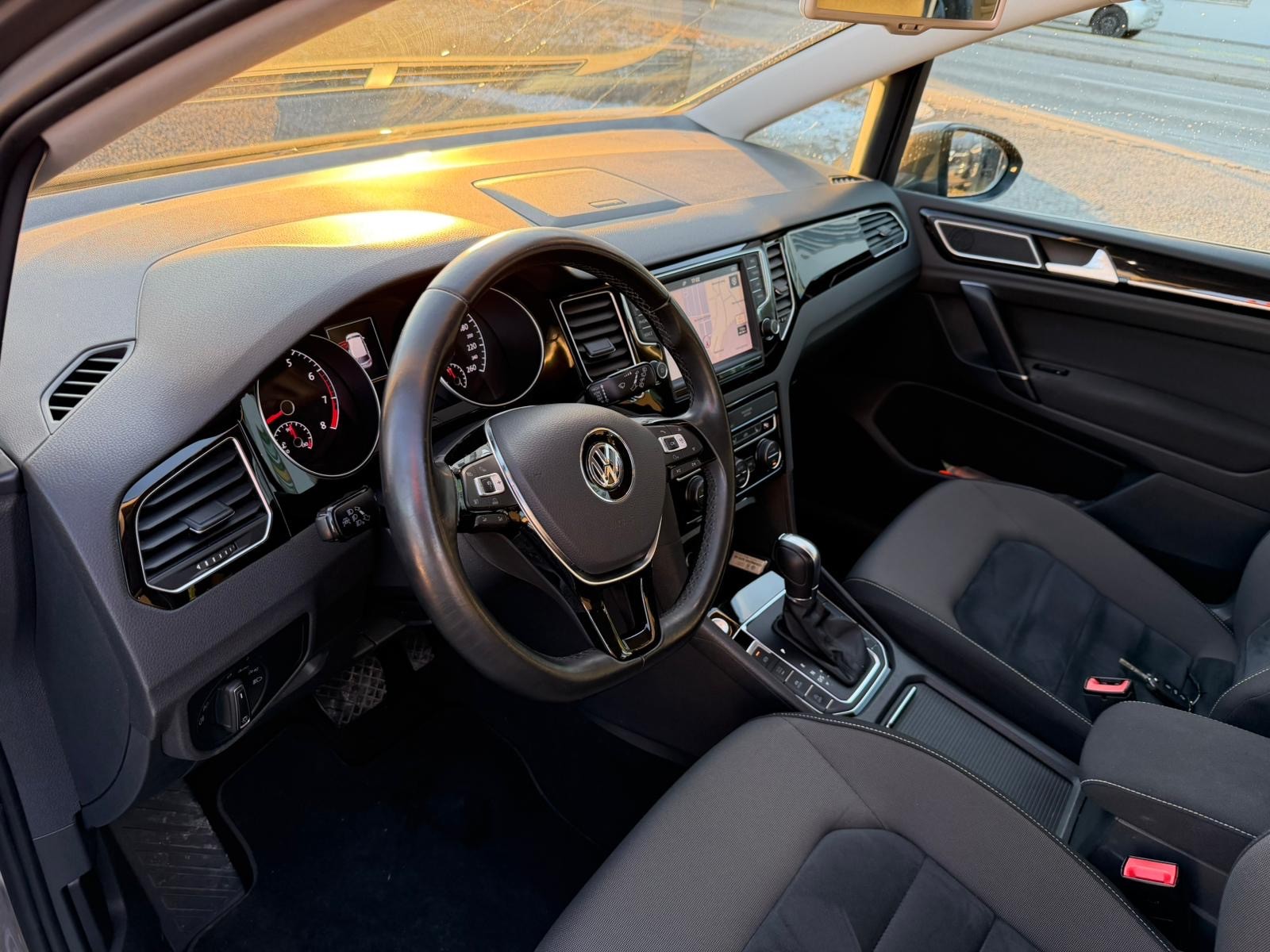 VW Golf Sportsvan 1.4 TSI Highline DSG-image-12