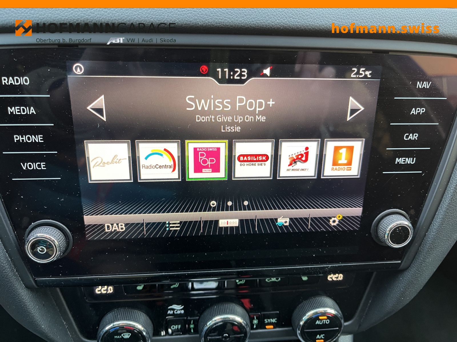 SKODA Octavia Combi 2.0 TDI Ambition 4x4 DSG-image-15
