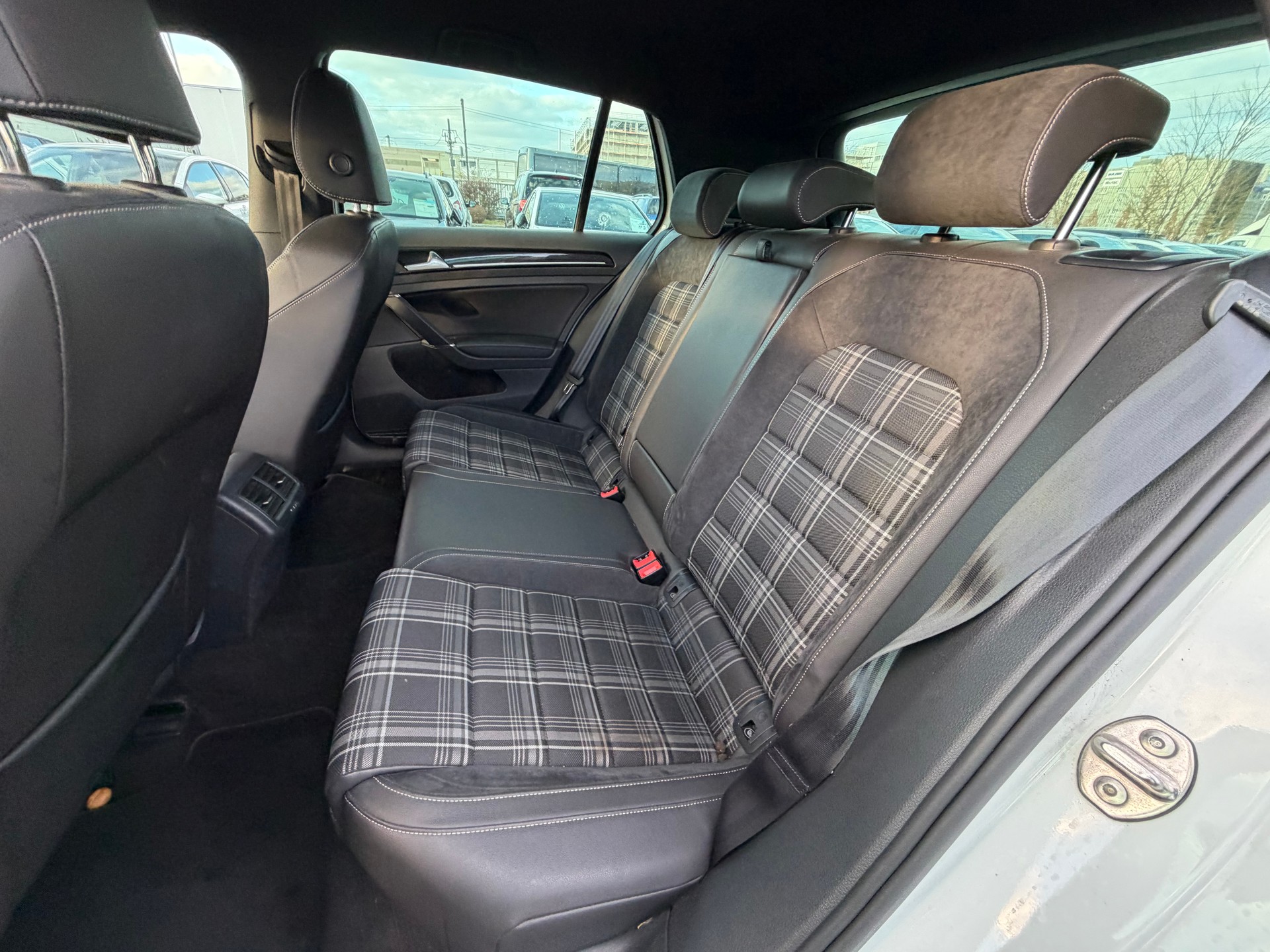 VW Golf 2.0 TDI GTD DSG-image-9