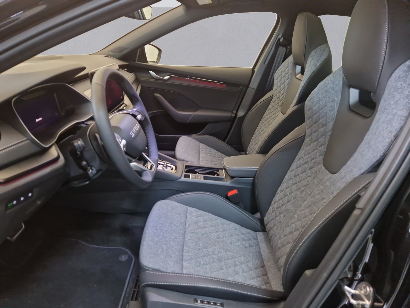 SKODA Octavia Combi 2.0 TSI DSG Dynamic 4x4-image-9