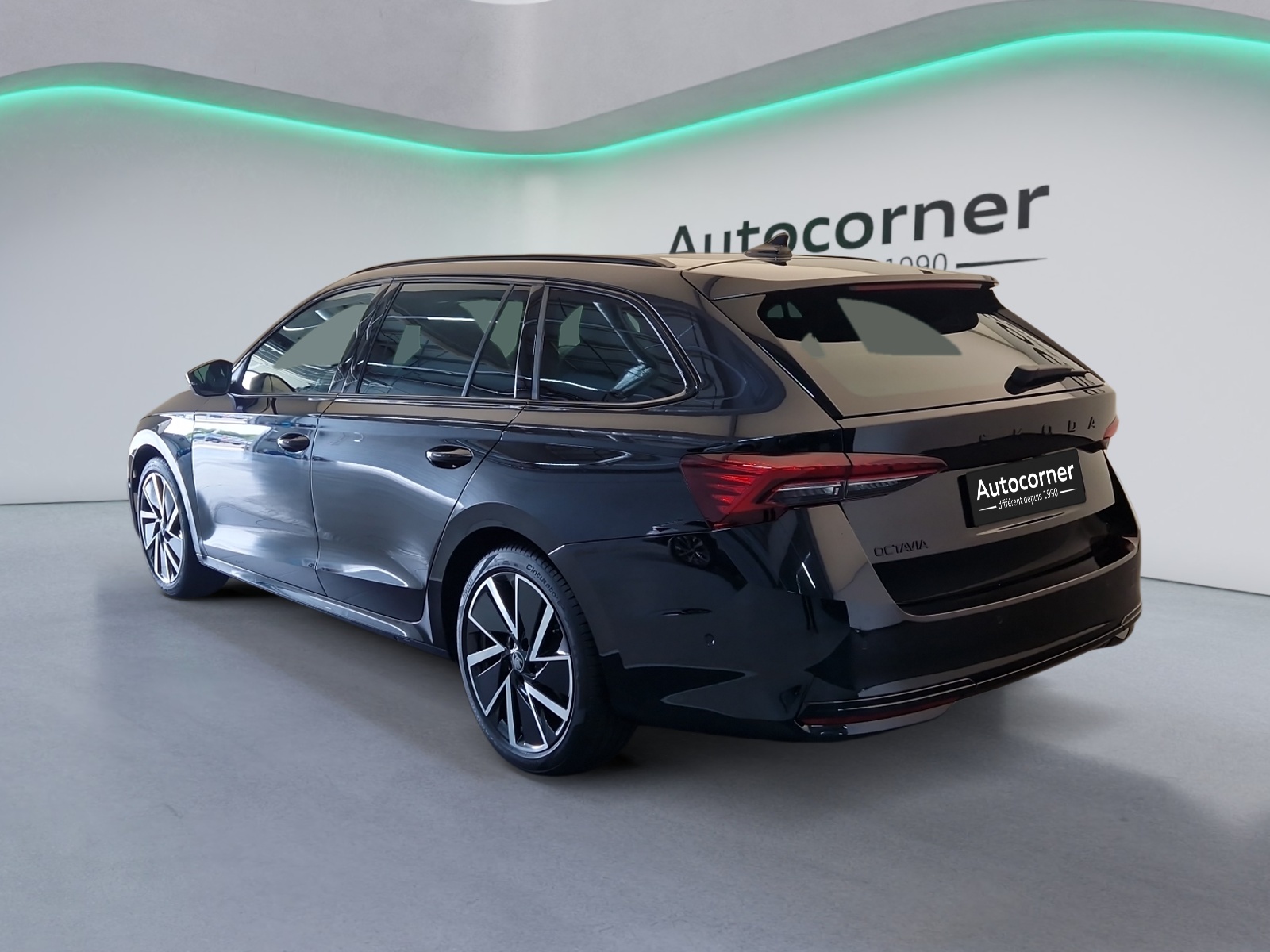 SKODA Octavia Combi 2.0 TSI DSG Dynamic 4x4-image-2