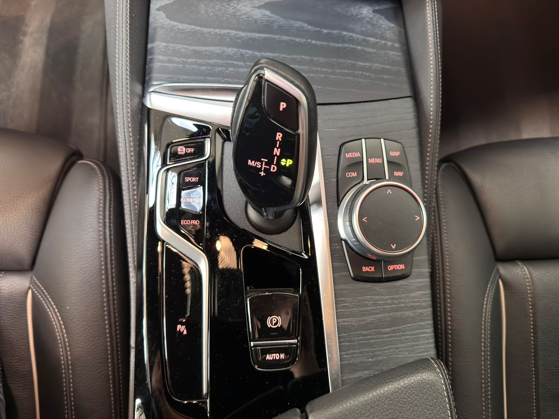 BMW M550i xDrive SAG-image-13