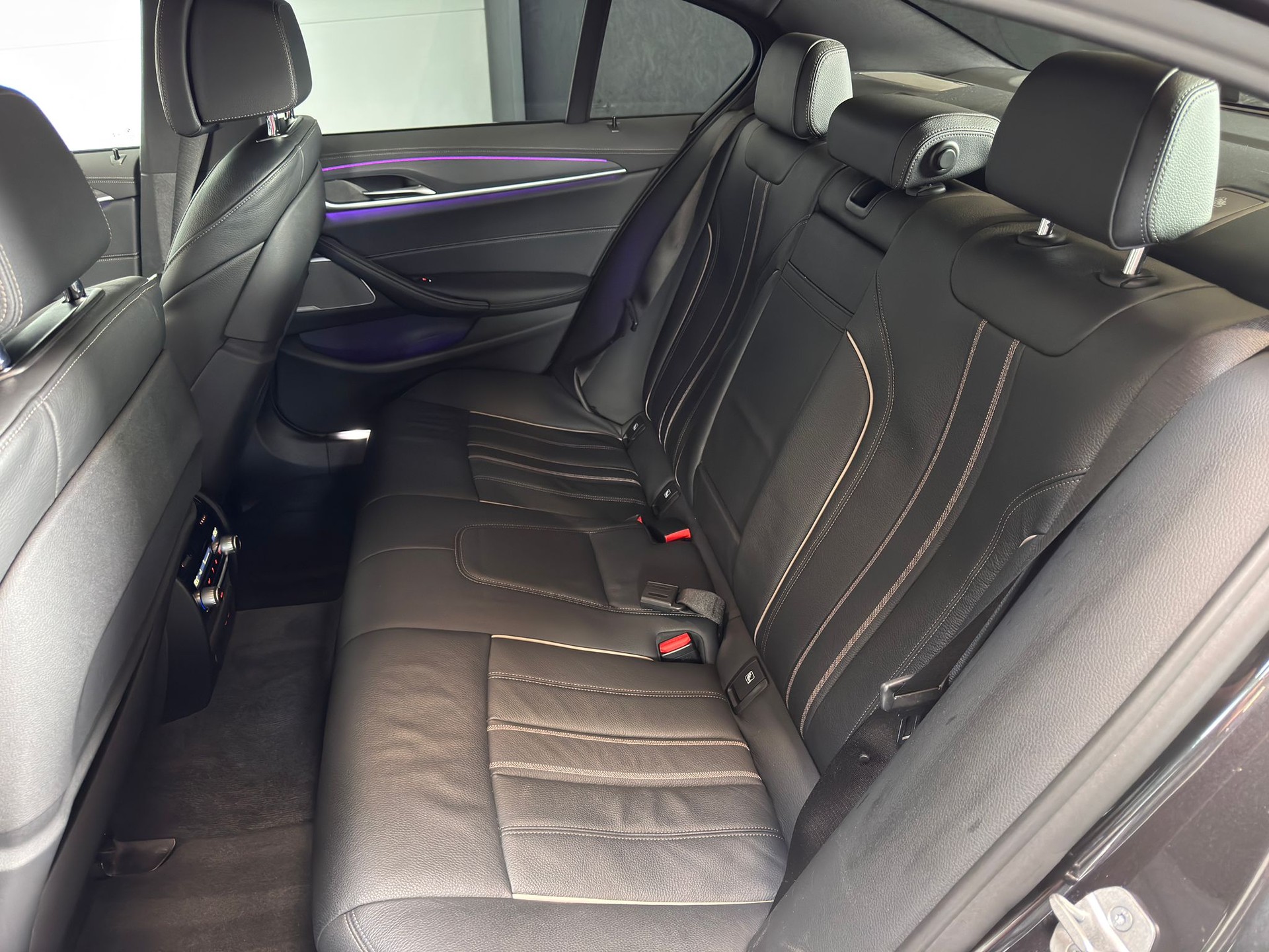 BMW M550i xDrive SAG-image-10