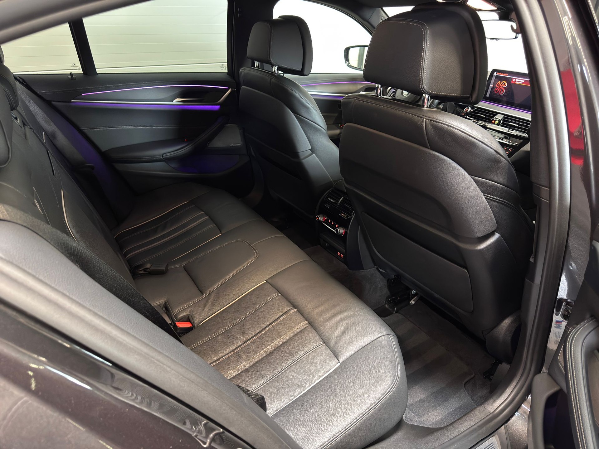 BMW M550i xDrive SAG-image-8