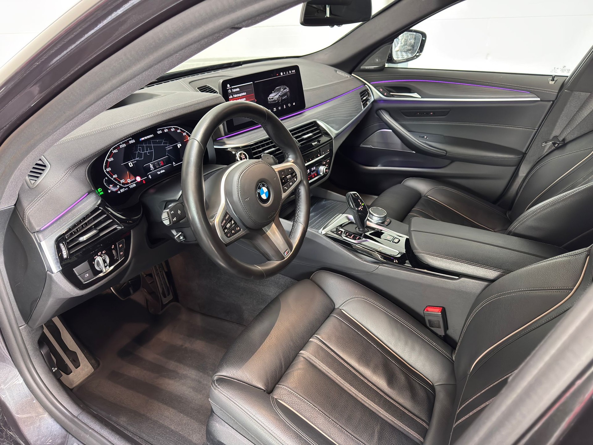 BMW M550i xDrive SAG-image-11