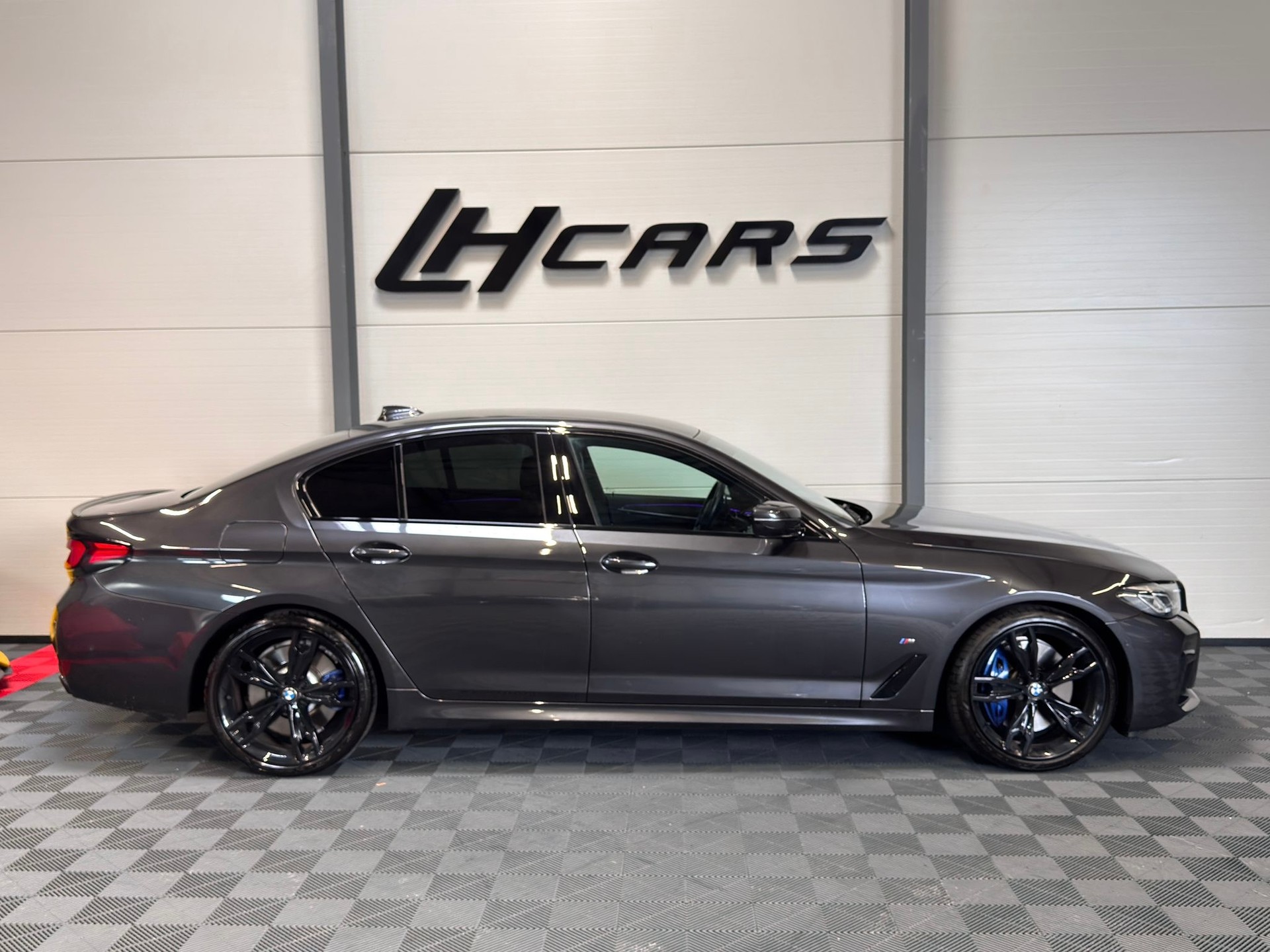 BMW M550i xDrive SAG-image-3