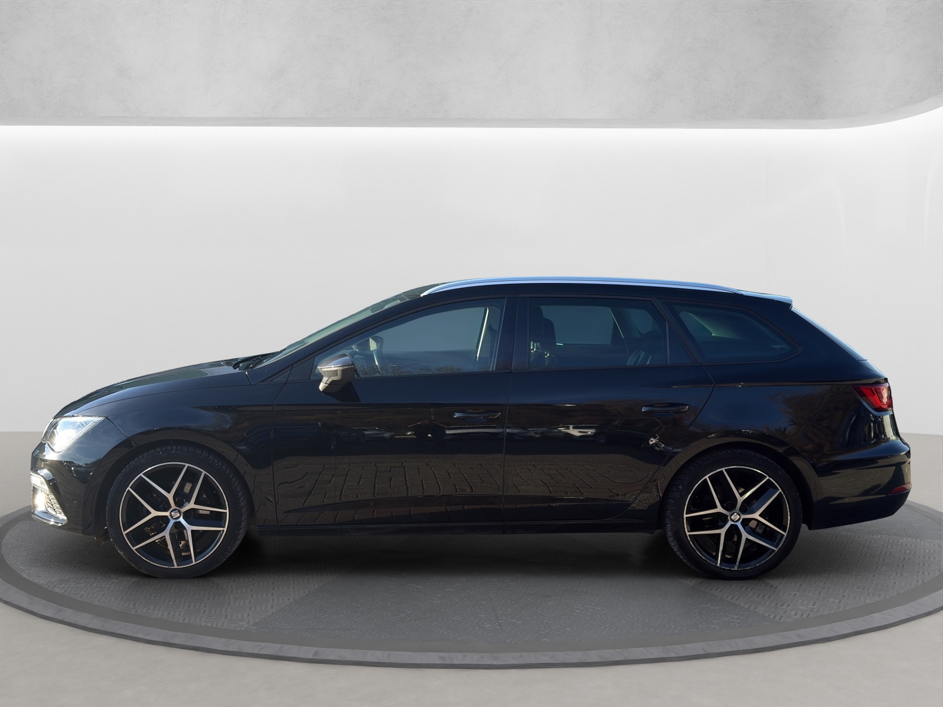 SEAT Leon ST 1.4 TSI ACT FR-image-0