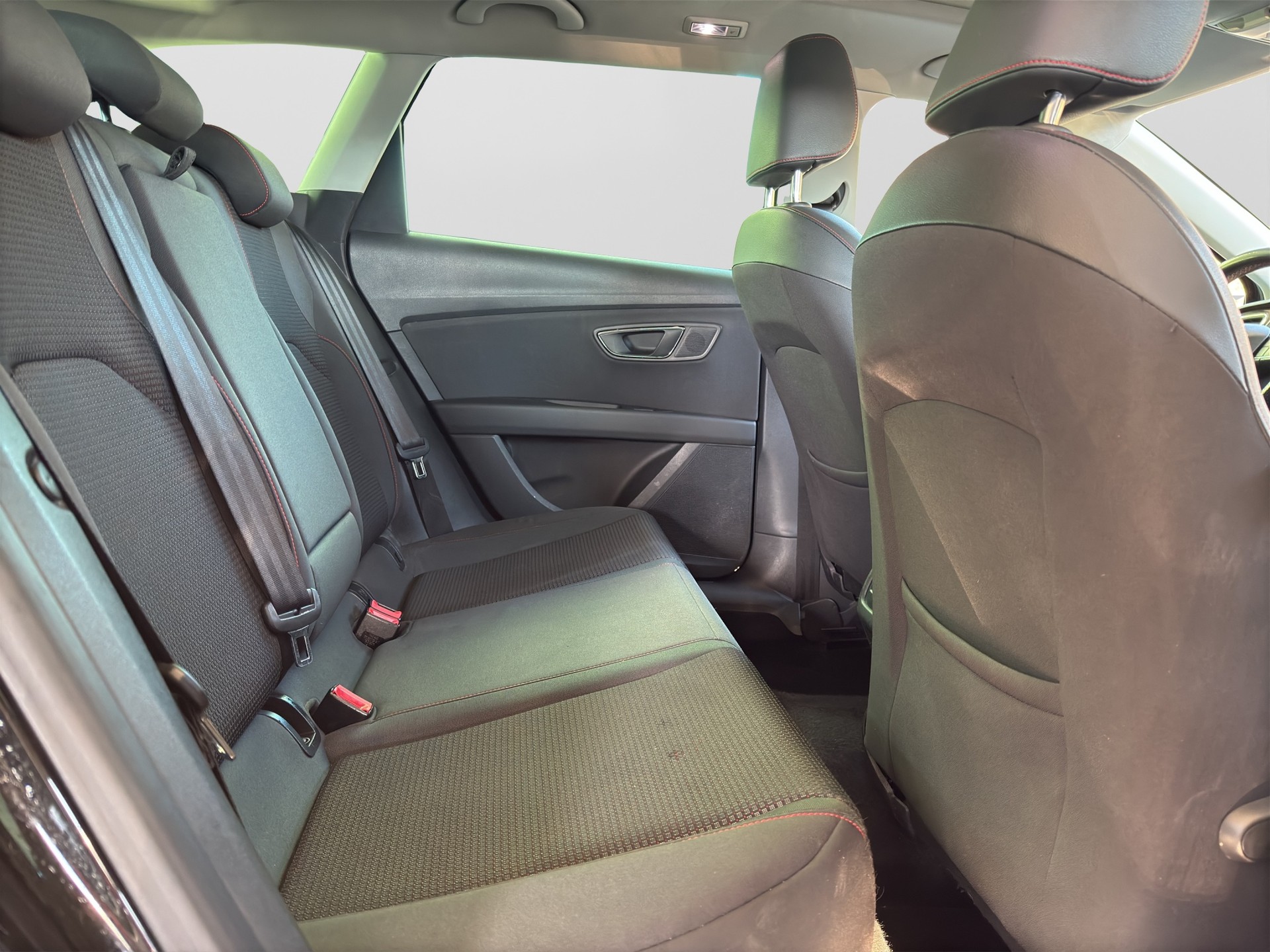 SEAT Leon ST 1.4 TSI ACT FR-image-14