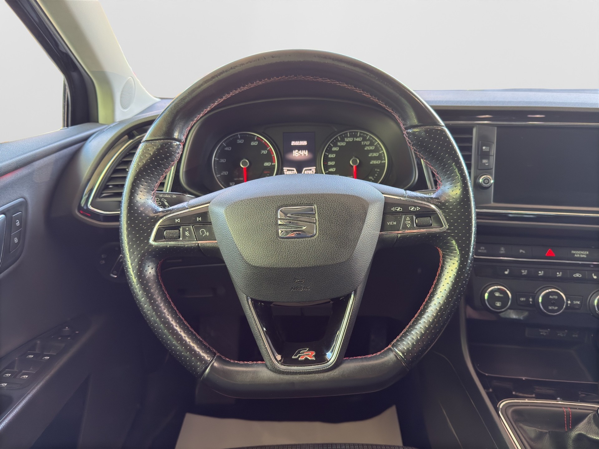 SEAT Leon ST 1.4 TSI ACT FR-image-9