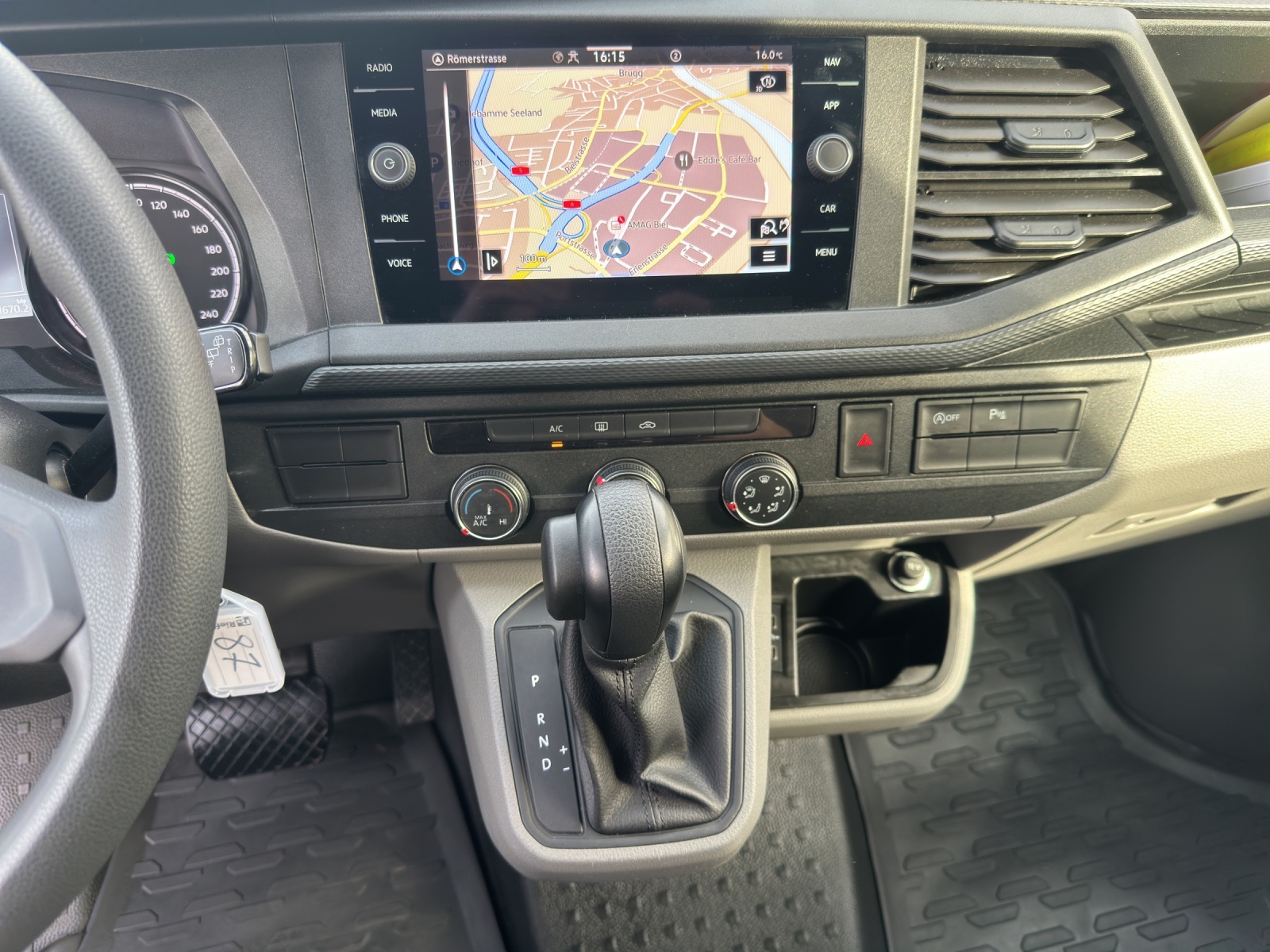 VW T6.1 2.0 TDI DSG-image-10