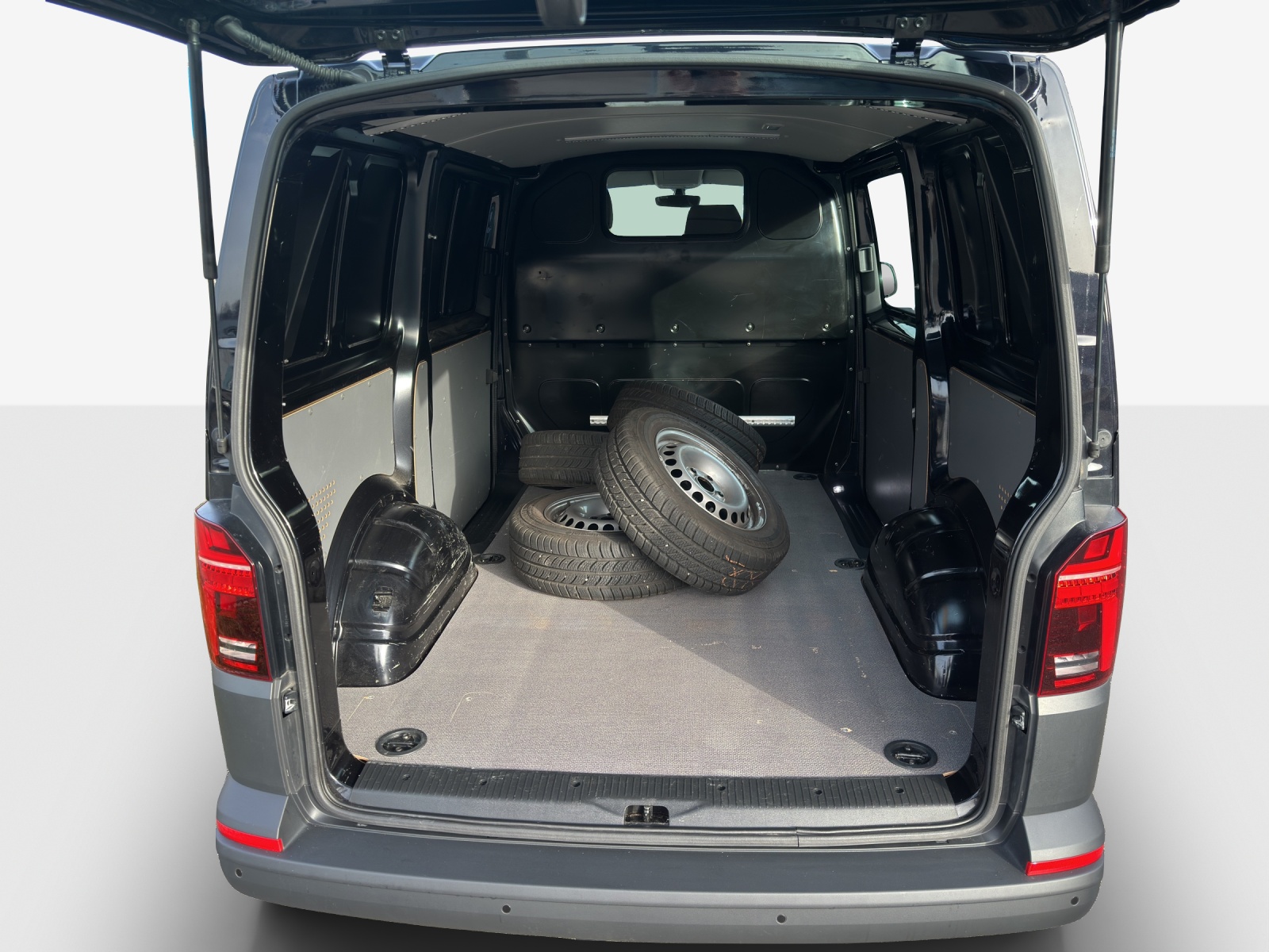 VW T6.1 2.0 TDI DSG-image-12