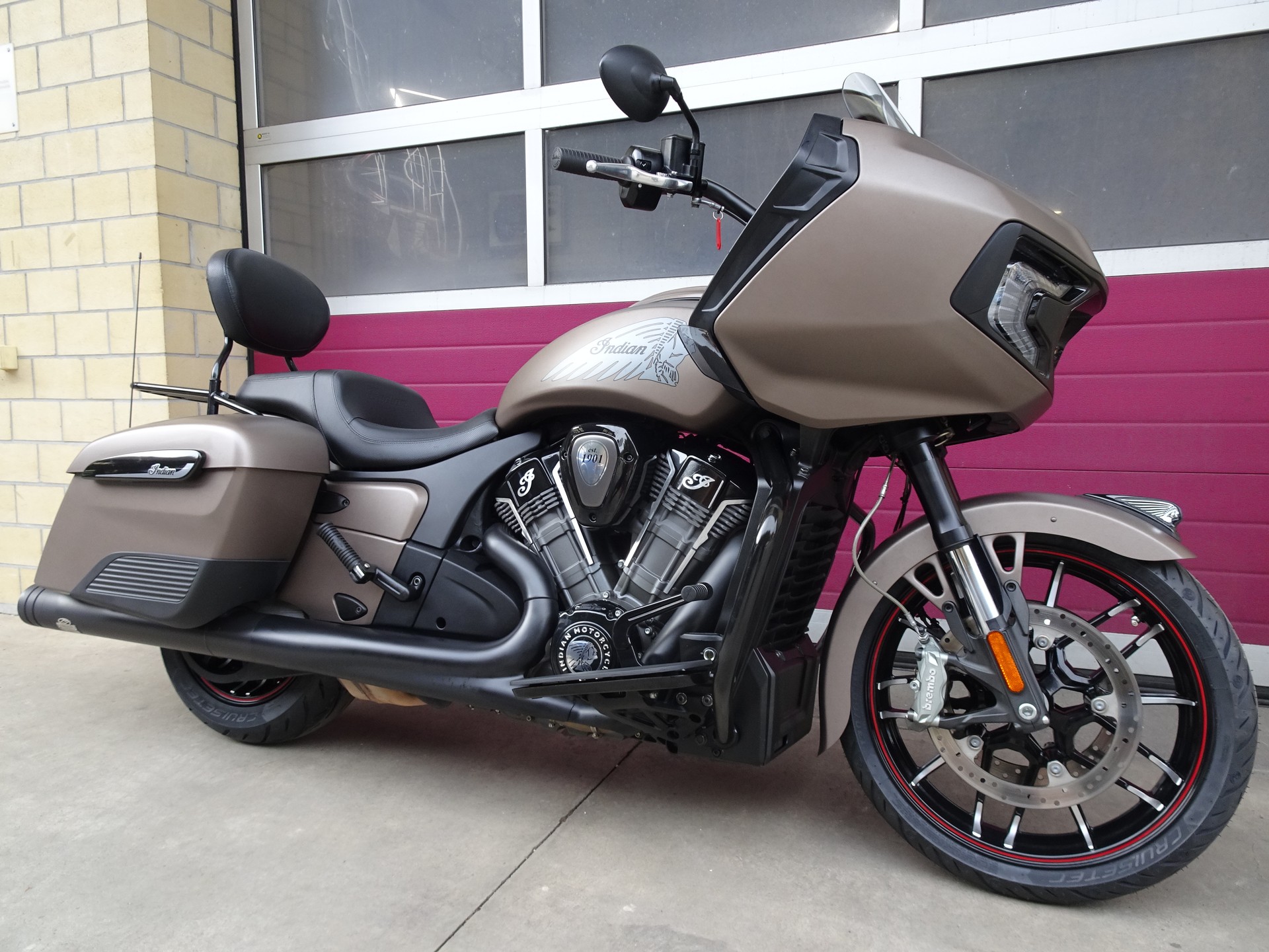 INDIAN Challenger Dark Horse-image-10