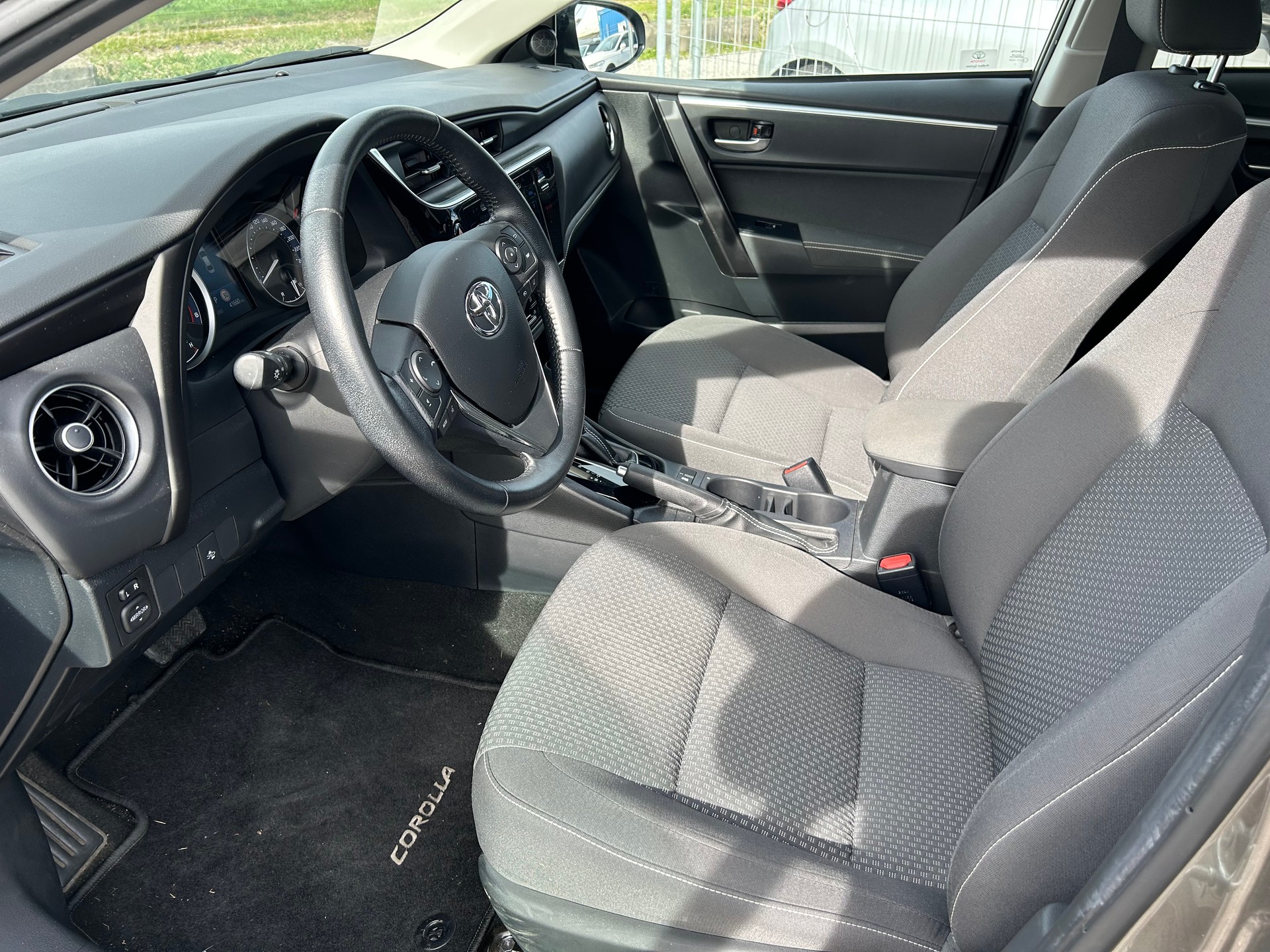 TOYOTA Corolla 1.6-image-9