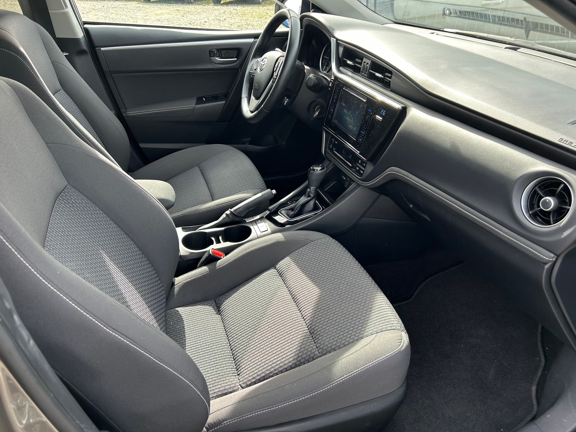 TOYOTA Corolla 1.6-image-10