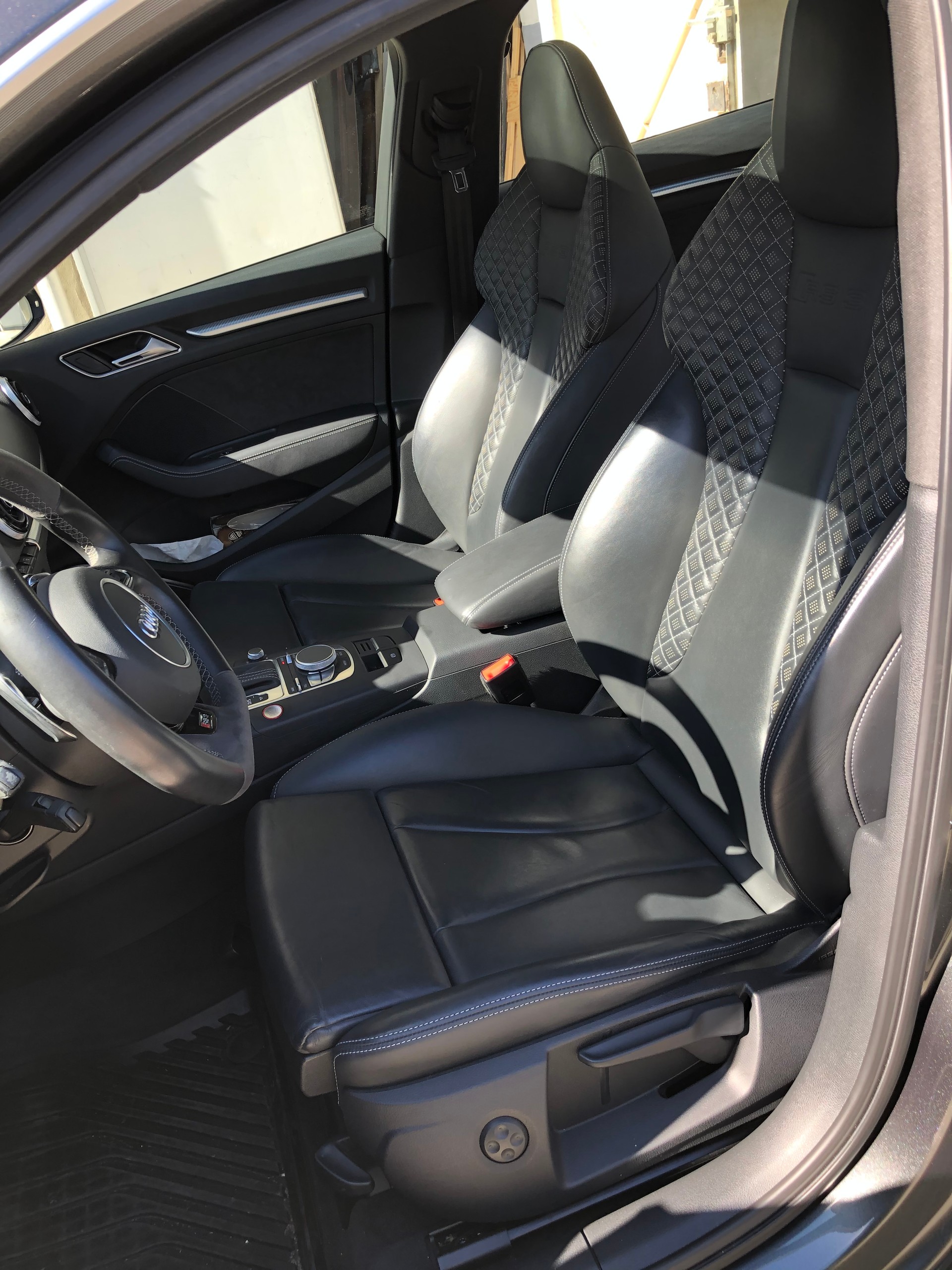 AUDI RS3 2.5 TSI quattro S-tronic-image-5