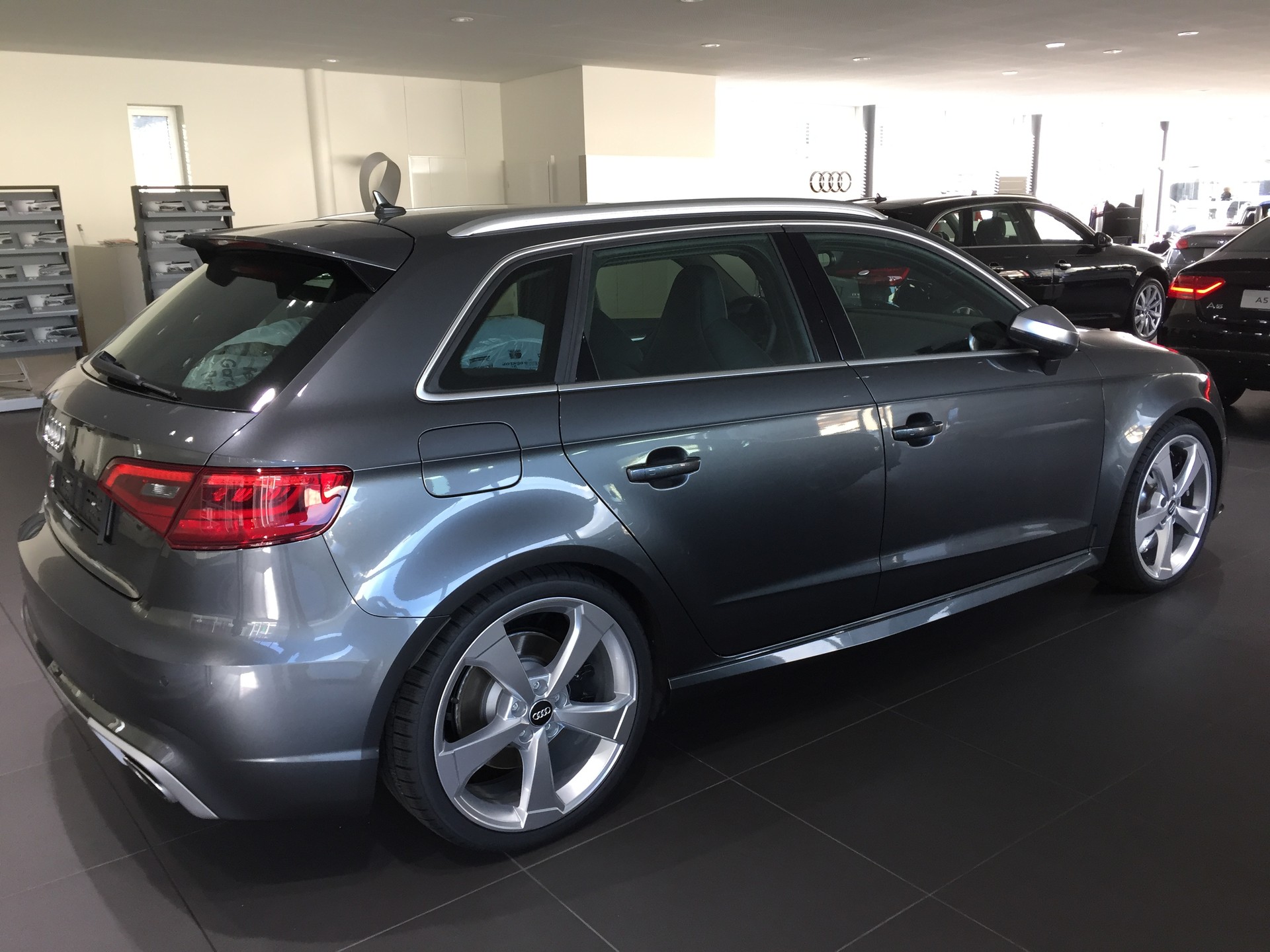 AUDI RS3 2.5 TSI quattro S-tronic-image-2