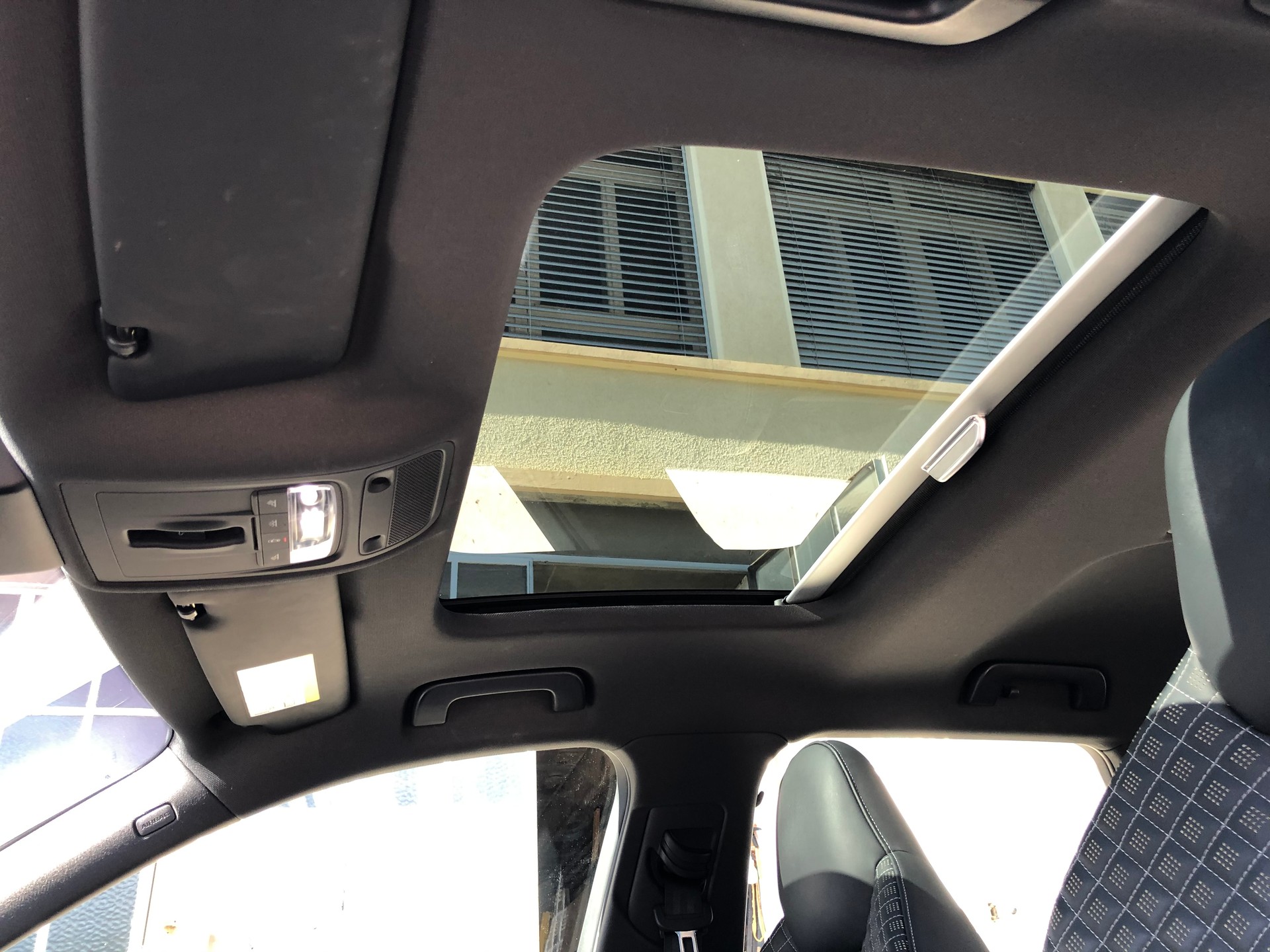 AUDI RS3 2.5 TSI quattro S-tronic-image-4