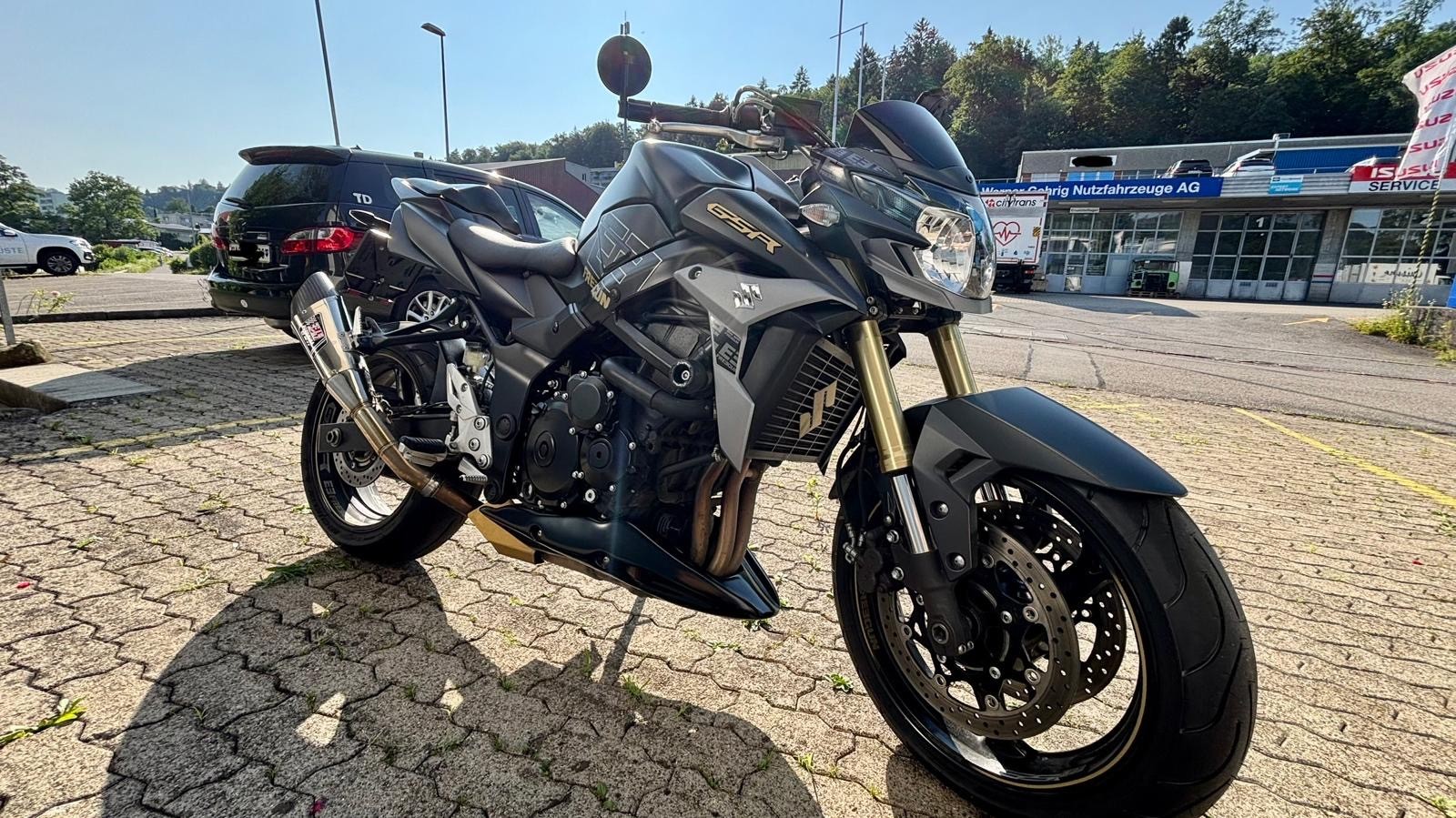 SUZUKI GSR 750 ABS Freegun-showroom-element-3