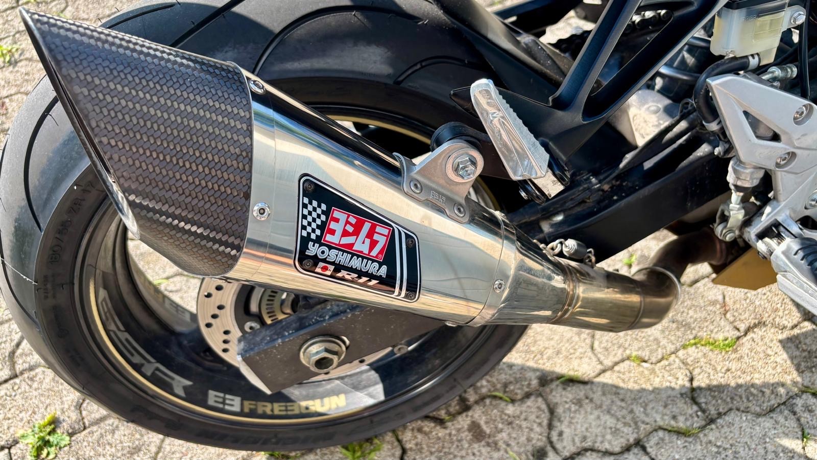 SUZUKI GSR 750 ABS Freegun-image-4