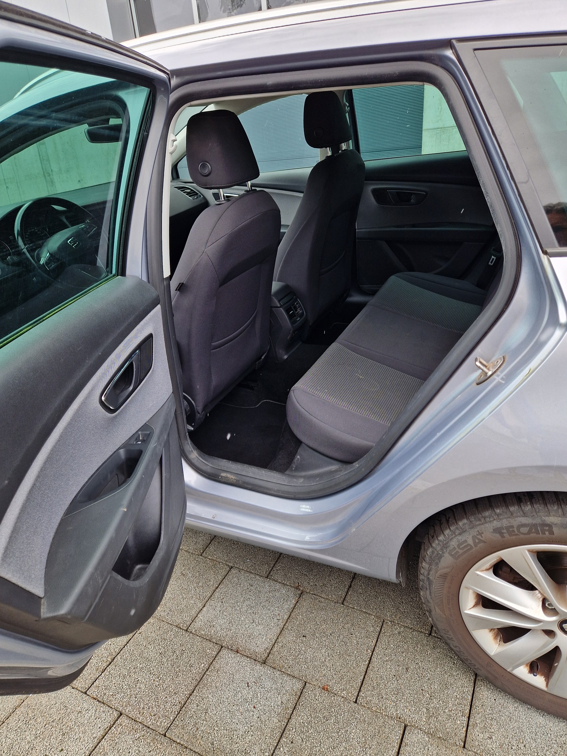 SEAT Leon ST 1.6 TDI CR Reference 4Drive-image-11