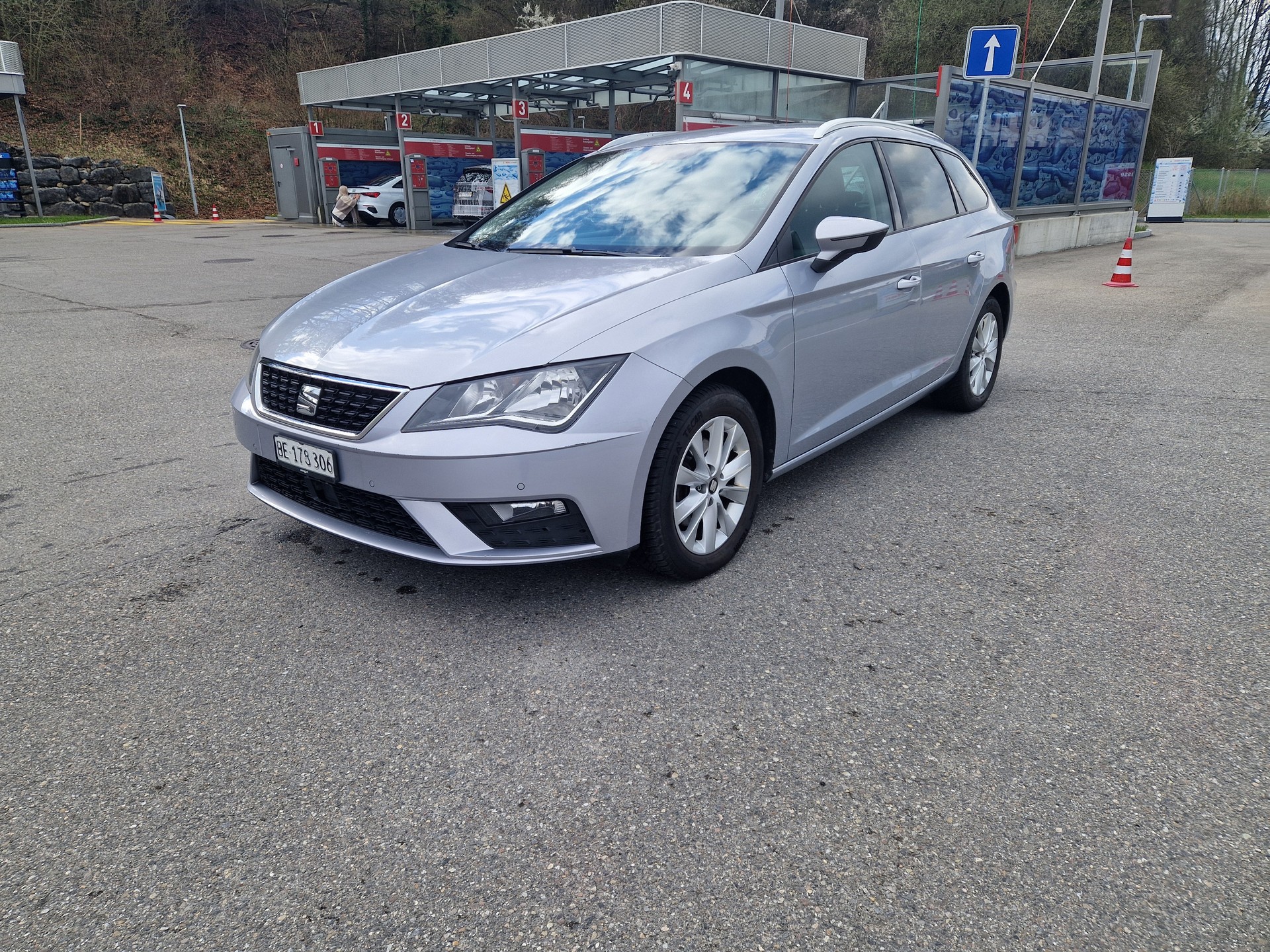 SEAT Leon ST 1.6 TDI CR Reference 4Drive-image-1