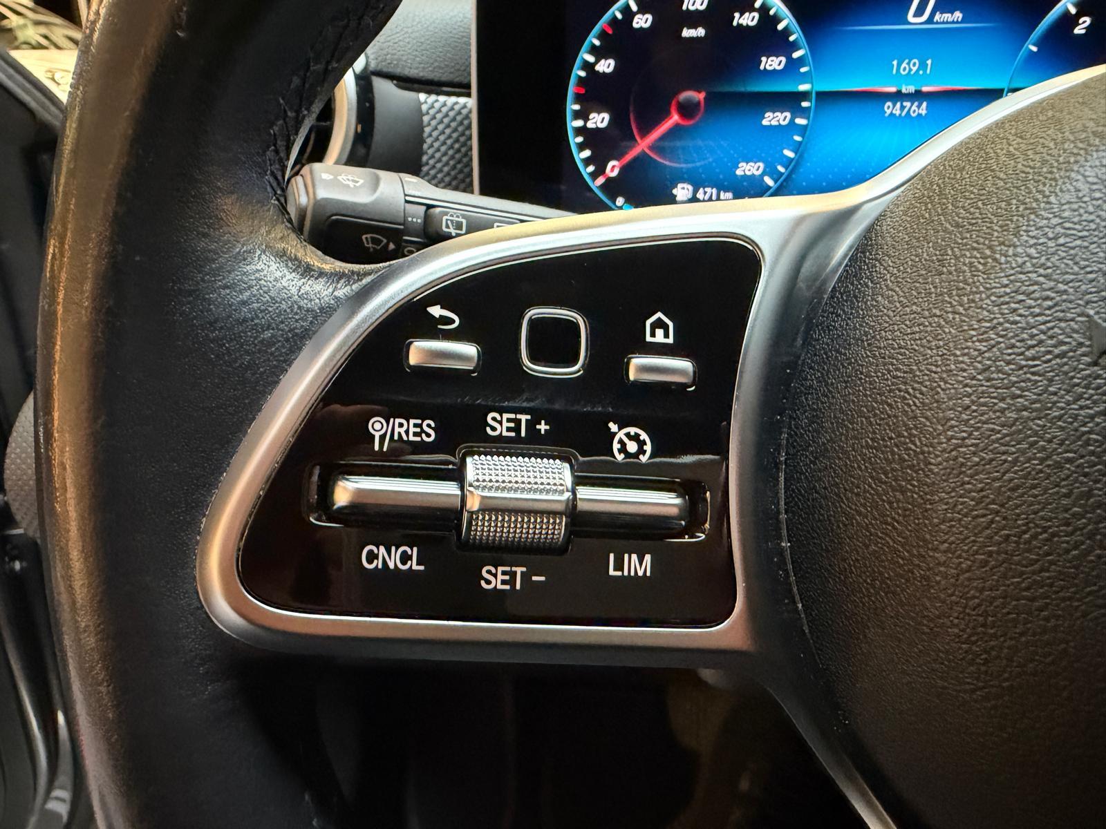 MERCEDES-BENZ A 200 d Progressive-image-23