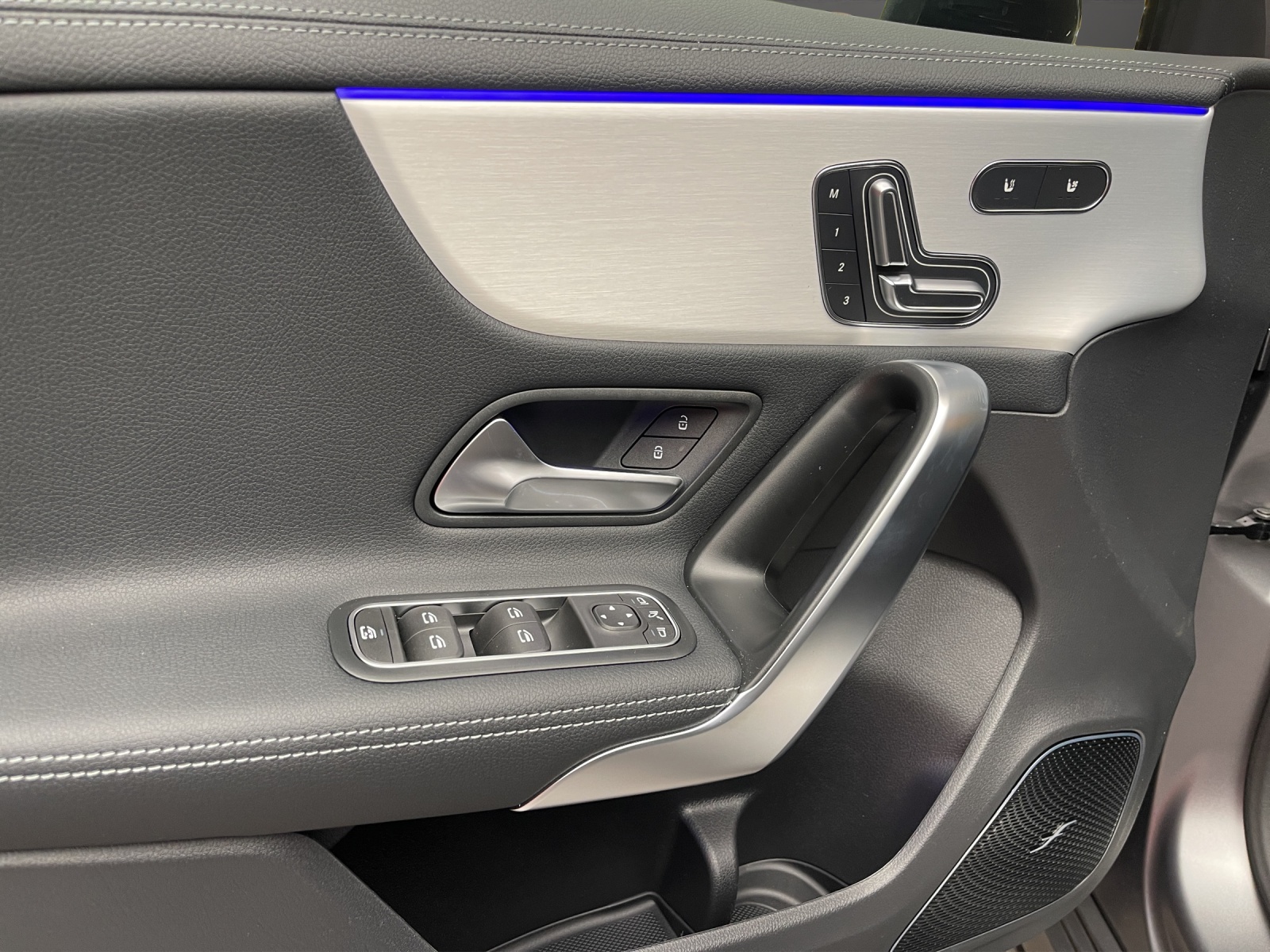 MERCEDES-BENZ AMG A 35 4MATIC Kompaktlimousine 8G-DCT-image-11