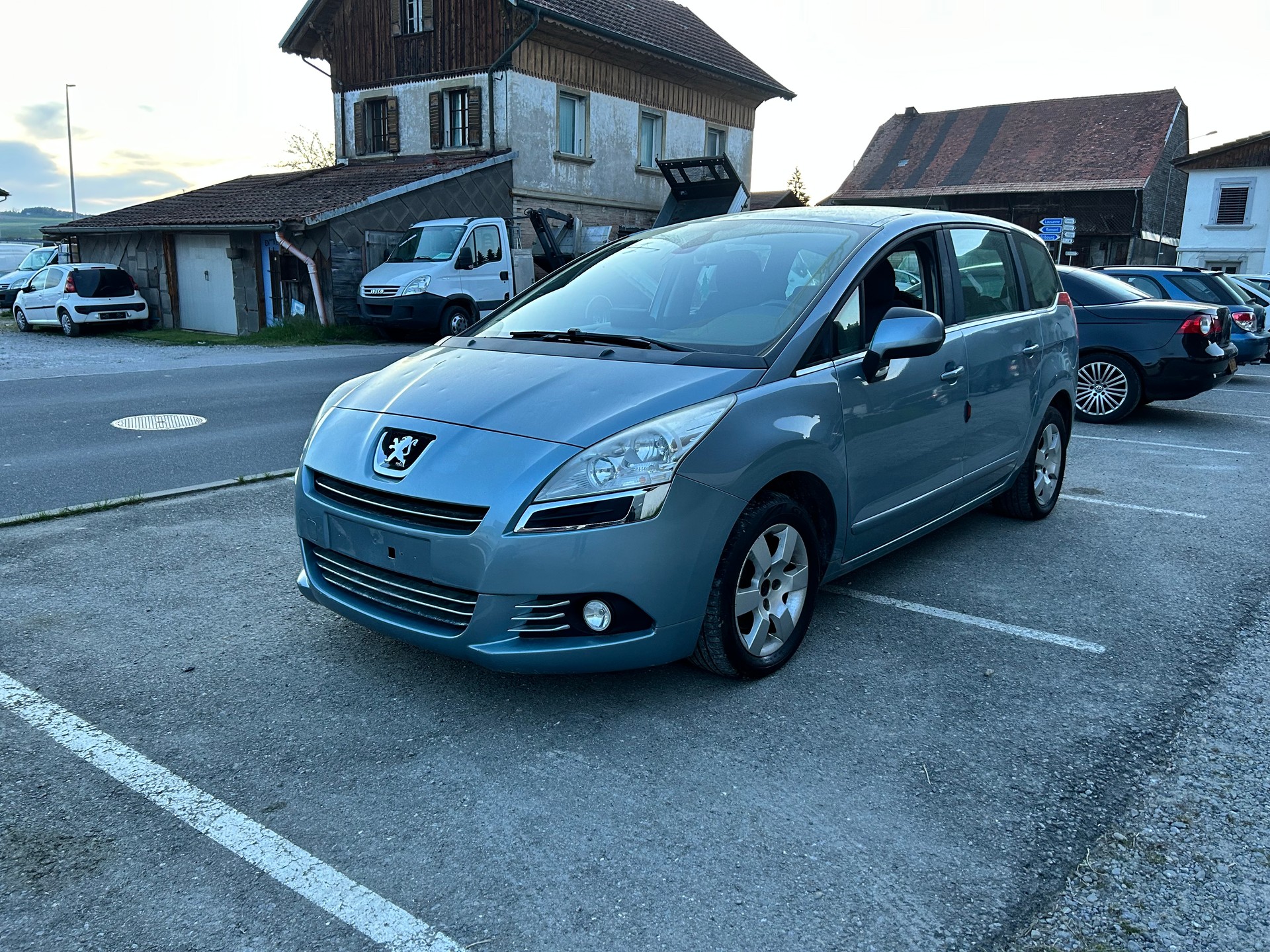 PEUGEOT 5008 1.6 16V T Active-image-0