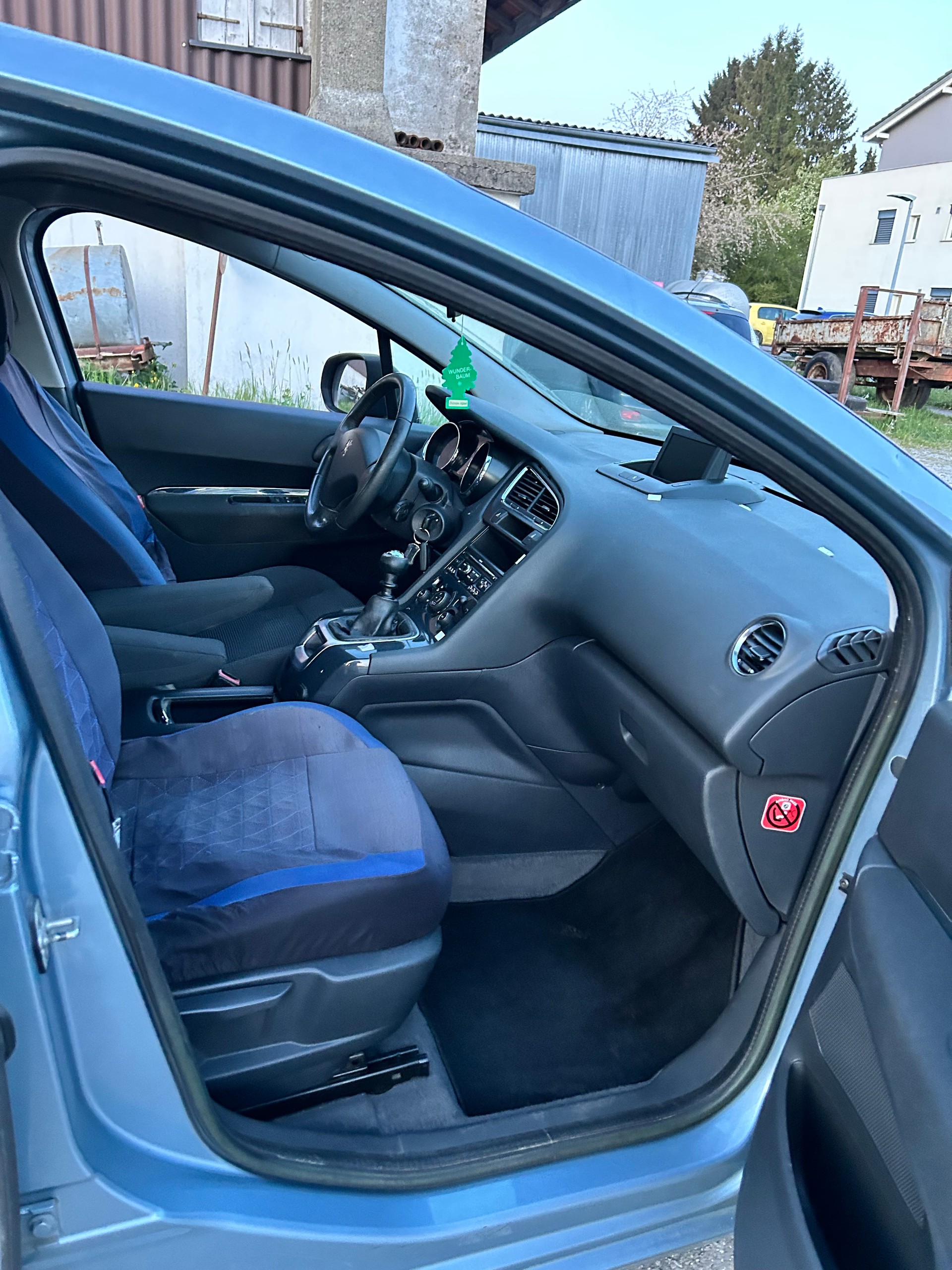 PEUGEOT 5008 1.6 16V T Active-image-7