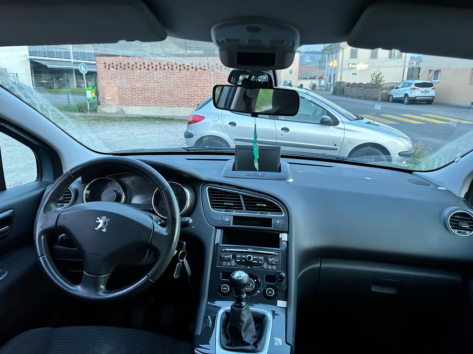 PEUGEOT 5008 1.6 16V T Active-image-4